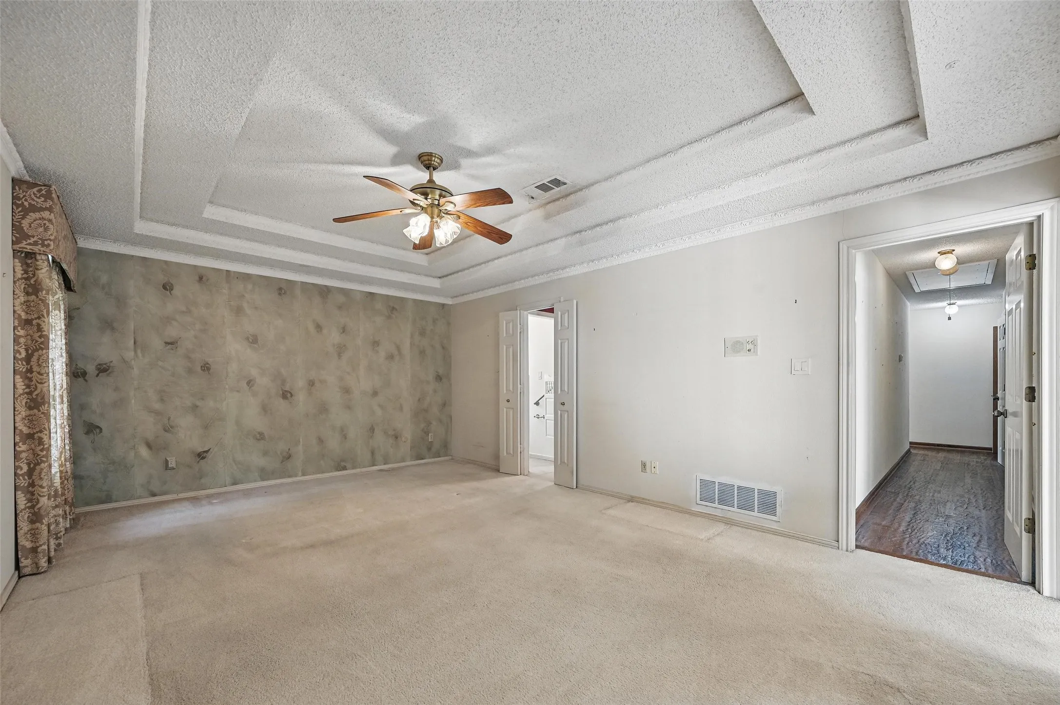 Single Family Residence For Rent in Dallas County , 9719 Amberley Drive, Dallas, Texas 75243, 4 Bedroom, 3 Bathroom, 2 Garage spaces, 2,680 Sqft, built in 1981, mls#21379307, Real Estate Agent in Dallas, Homes For Rent in Dallas county, Homes For Rent in Dallas, Realtor in Dallas Texas, Real Estate Brokerage Independent Realty Texas, Luminita Cordes Realtor