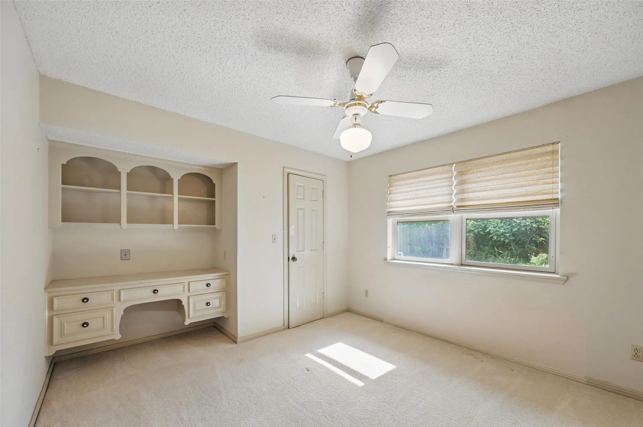 Single Family Residence For Rent in Dallas County , 9719 Amberley Drive, Dallas, Texas 75243, 4 Bedroom, 3 Bathroom, 2 Garage spaces, 2,680 Sqft, built in 1981, mls#21379307, Real Estate Agent in Dallas, Homes For Rent in Dallas county, Homes For Rent in Dallas, Realtor in Dallas Texas, Real Estate Brokerage Independent Realty Texas, Luminita Cordes Realtor