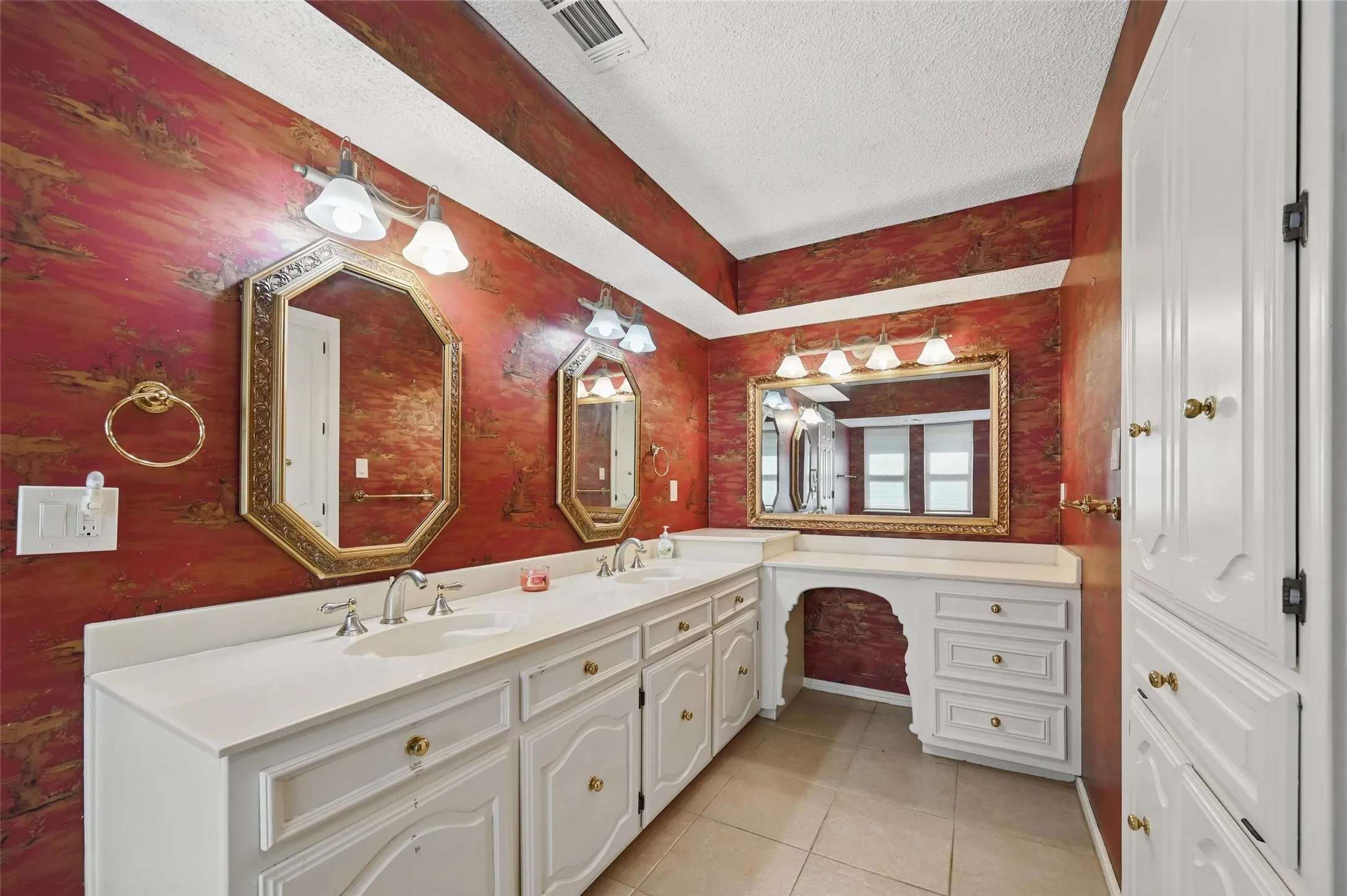 Single Family Residence For Rent in Dallas County , 9719 Amberley Drive, Dallas, Texas 75243, 4 Bedroom, 3 Bathroom, 2 Garage spaces, 2,680 Sqft, built in 1981, mls#21379307, Real Estate Agent in Dallas, Homes For Rent in Dallas county, Homes For Rent in Dallas, Realtor in Dallas Texas, Real Estate Brokerage Independent Realty Texas, Luminita Cordes Realtor