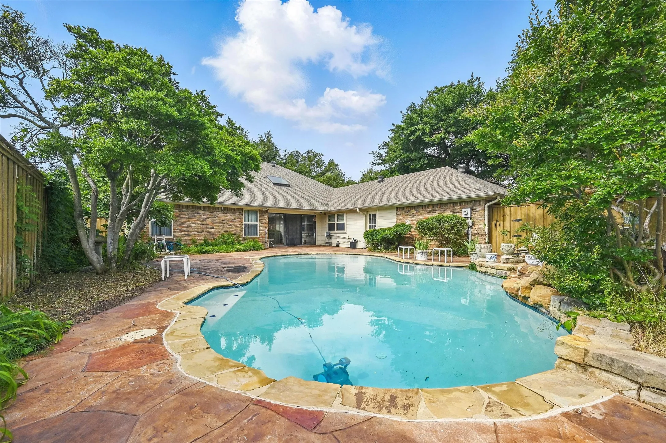 Single Family Residence For Rent in Dallas County , 9719 Amberley Drive, Dallas, Texas 75243, 4 Bedroom, 3 Bathroom, 2 Garage spaces, 2,680 Sqft, built in 1981, mls#21379307, Real Estate Agent in Dallas, Homes For Rent in Dallas county, Homes For Rent in Dallas, Realtor in Dallas Texas, Real Estate Brokerage Independent Realty Texas, Luminita Cordes Realtor