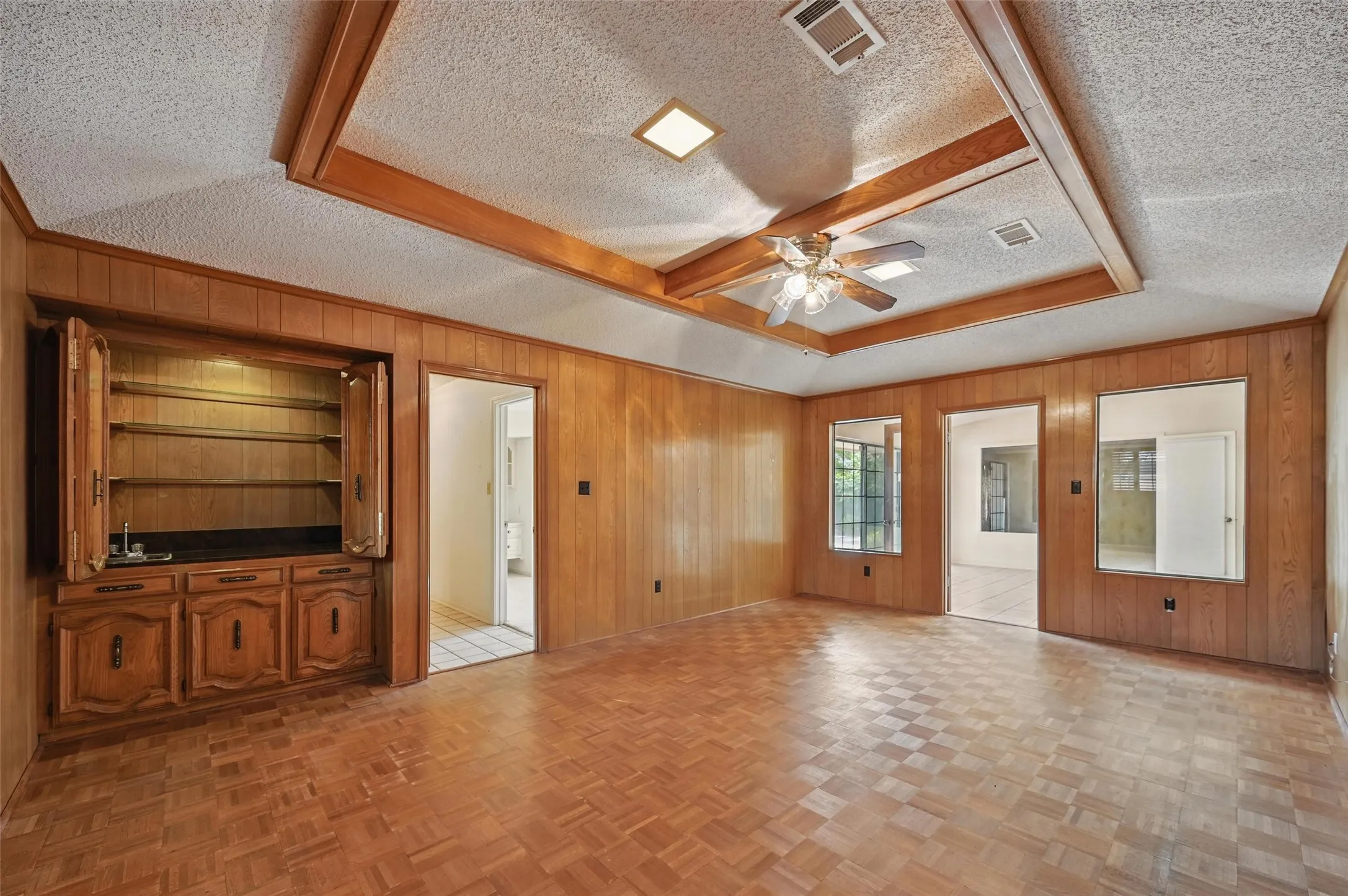 Single Family Residence For Rent in Dallas County , 9719 Amberley Drive, Dallas, Texas 75243, 4 Bedroom, 3 Bathroom, 2 Garage spaces, 2,680 Sqft, built in 1981, mls#21379307, Real Estate Agent in Dallas, Homes For Rent in Dallas county, Homes For Rent in Dallas, Realtor in Dallas Texas, Real Estate Brokerage Independent Realty Texas, Luminita Cordes Realtor