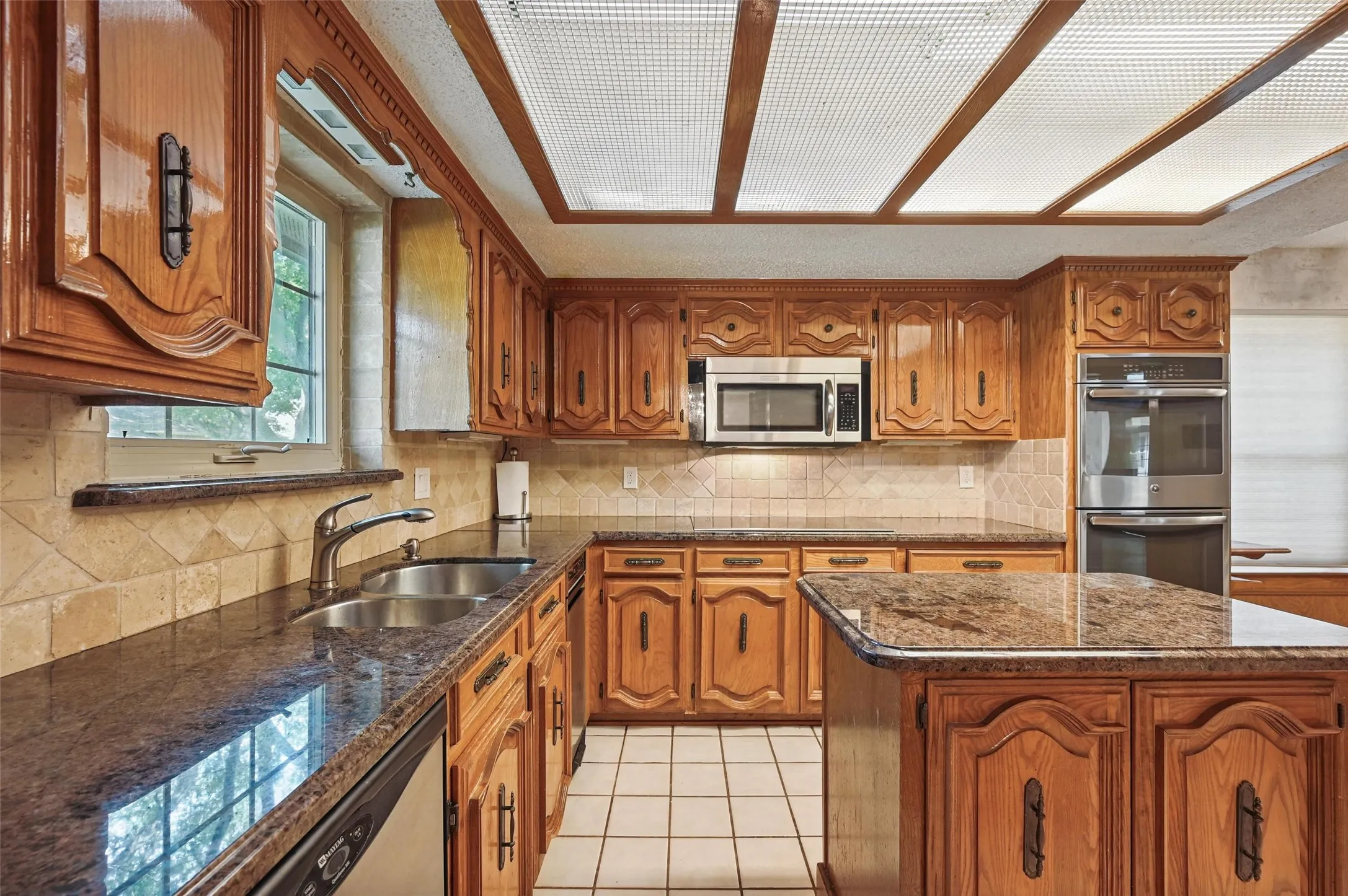 Single Family Residence For Rent in Dallas County , 9719 Amberley Drive, Dallas, Texas 75243, 4 Bedroom, 3 Bathroom, 2 Garage spaces, 2,680 Sqft, built in 1981, mls#21379307, Real Estate Agent in Dallas, Homes For Rent in Dallas county, Homes For Rent in Dallas, Realtor in Dallas Texas, Real Estate Brokerage Independent Realty Texas, Luminita Cordes Realtor