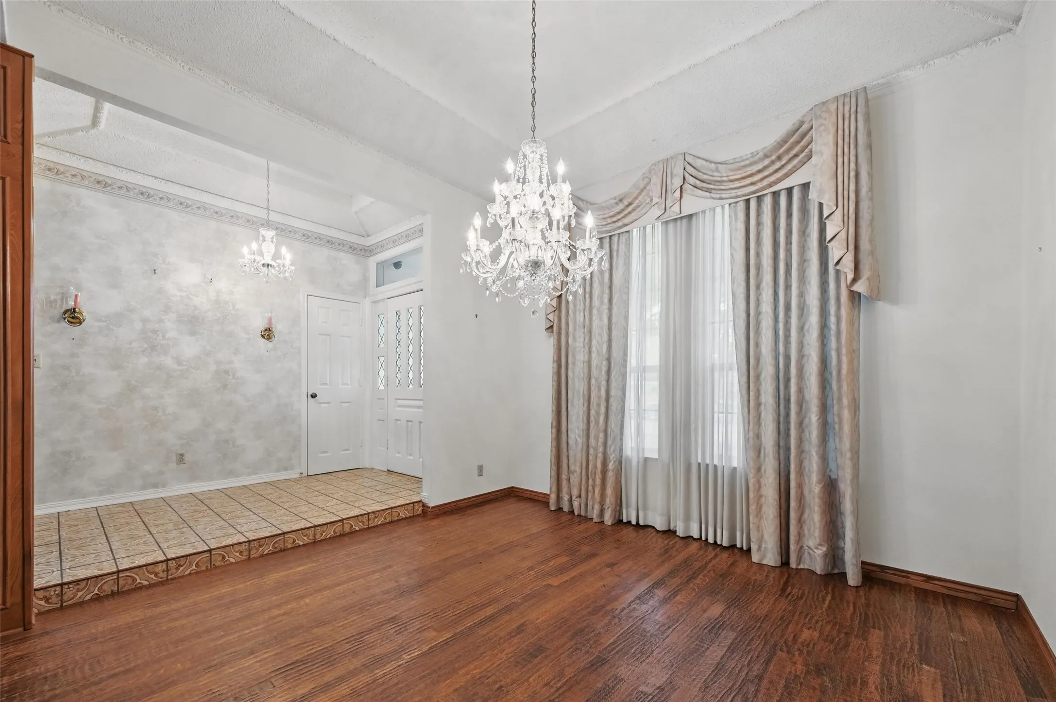Single Family Residence For Rent in Dallas County , 9719 Amberley Drive, Dallas, Texas 75243, 4 Bedroom, 3 Bathroom, 2 Garage spaces, 2,680 Sqft, built in 1981, mls#21379307, Real Estate Agent in Dallas, Homes For Rent in Dallas county, Homes For Rent in Dallas, Realtor in Dallas Texas, Real Estate Brokerage Independent Realty Texas, Luminita Cordes Realtor