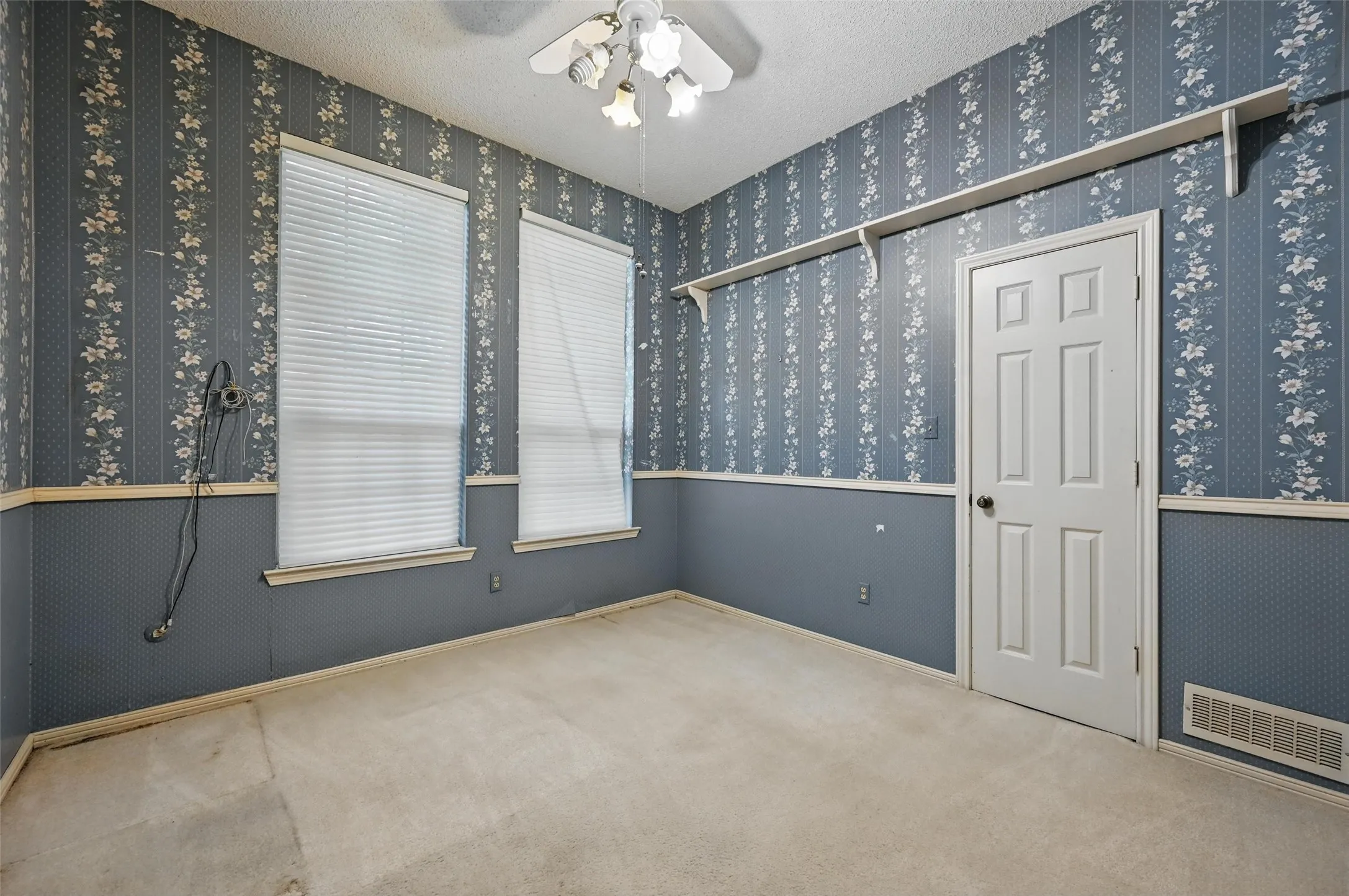 Single Family Residence For Rent in Dallas County , 9719 Amberley Drive, Dallas, Texas 75243, 4 Bedroom, 3 Bathroom, 2 Garage spaces, 2,680 Sqft, built in 1981, mls#21379307, Real Estate Agent in Dallas, Homes For Rent in Dallas county, Homes For Rent in Dallas, Realtor in Dallas Texas, Real Estate Brokerage Independent Realty Texas, Luminita Cordes Realtor
