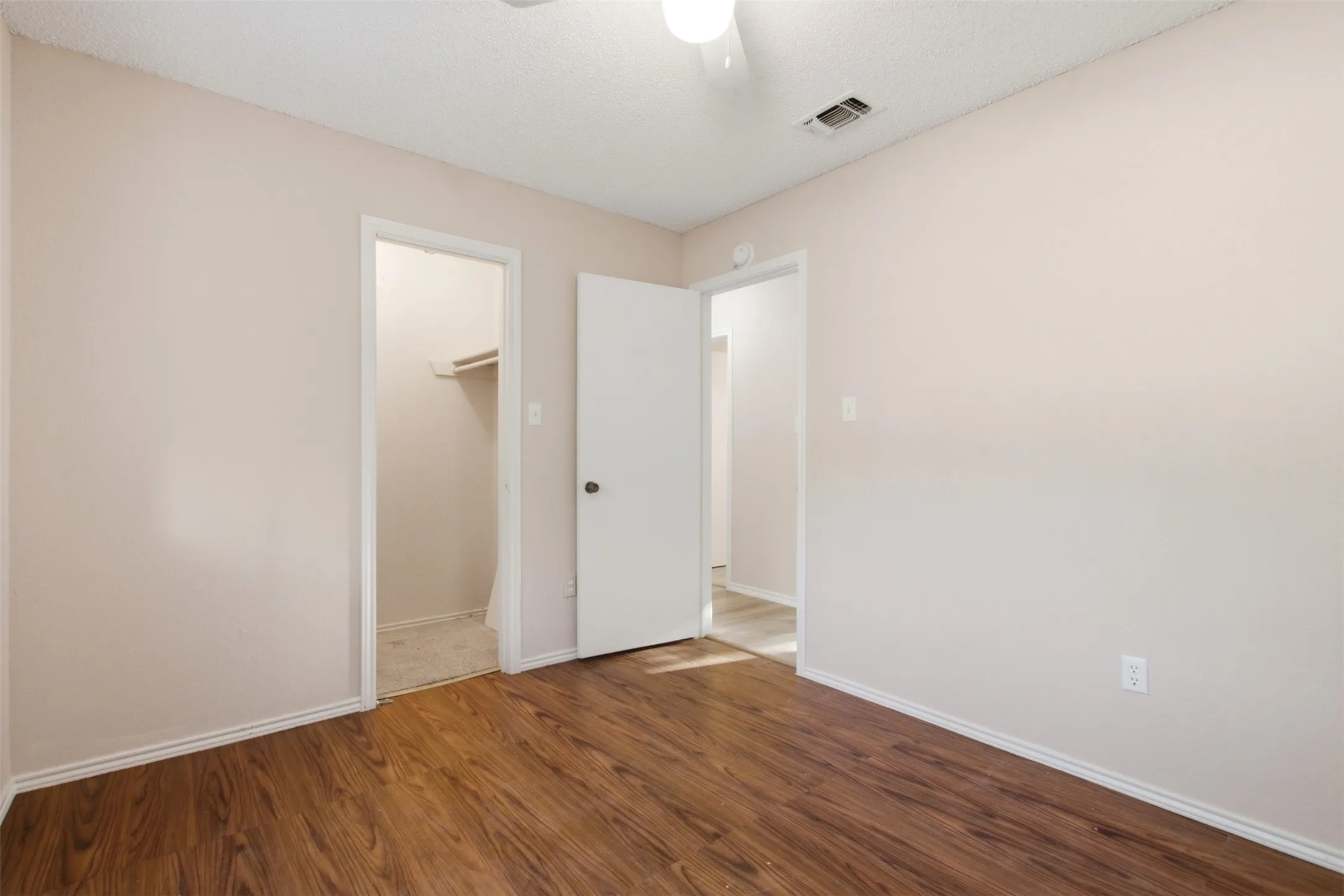 Single Family Residence For Rent in Tarrant County , 2901 Kathleen Lane, Euless, Texas 76039, 2 Bedroom, 1 Bathroom, Garage spaces, 990 Sqft, built in 1983, mls#21379310, Real Estate Agent in Euless, Homes For Rent in Tarrant county, Homes For Rent in Euless, Realtor in Euless Texas, Real Estate Brokerage Independent Realty Texas, Luminita Cordes Realtor