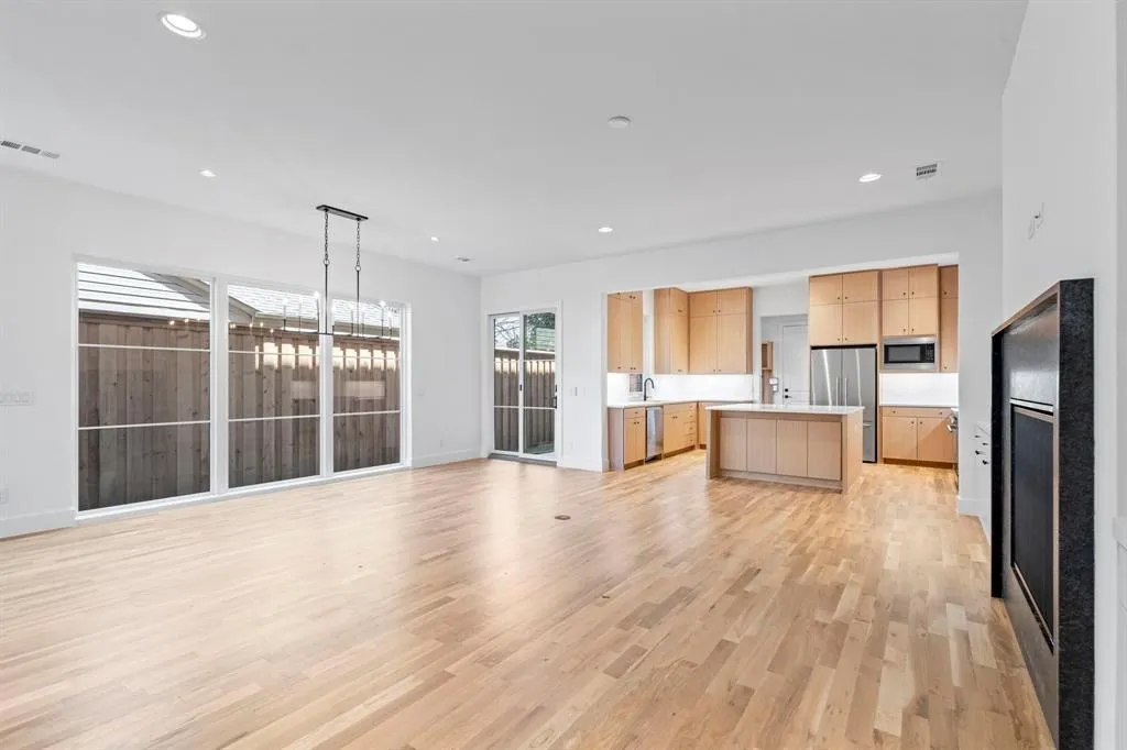 Single Family Residence For Rent in Dallas County , 5836 Martel Avenue, Dallas, Texas 75206, 4 Bedroom, 4 Bathroom, 2 Garage spaces, 3,167 Sqft, built in 2025, mls#21379309, Real Estate Agent in Dallas, Homes For Rent in Dallas county, Homes For Rent in Dallas, Realtor in Dallas Texas, Real Estate Brokerage Independent Realty Texas, Luminita Cordes Realtor