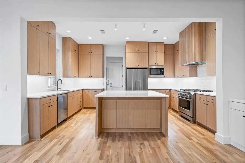Single Family Residence For Rent in Dallas County , 5836 Martel Avenue, Dallas, Texas 75206, 4 Bedroom, 4 Bathroom, 2 Garage spaces, 3,167 Sqft, built in 2025, mls#21379309, Real Estate Agent in Dallas, Homes For Rent in Dallas county, Homes For Rent in Dallas, Realtor in Dallas Texas, Real Estate Brokerage Independent Realty Texas, Luminita Cordes Realtor