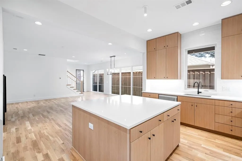 Single Family Residence For Rent in Dallas County , 5836 Martel Avenue, Dallas, Texas 75206, 4 Bedroom, 4 Bathroom, 2 Garage spaces, 3,167 Sqft, built in 2025, mls#21379309, Real Estate Agent in Dallas, Homes For Rent in Dallas county, Homes For Rent in Dallas, Realtor in Dallas Texas, Real Estate Brokerage Independent Realty Texas, Luminita Cordes Realtor