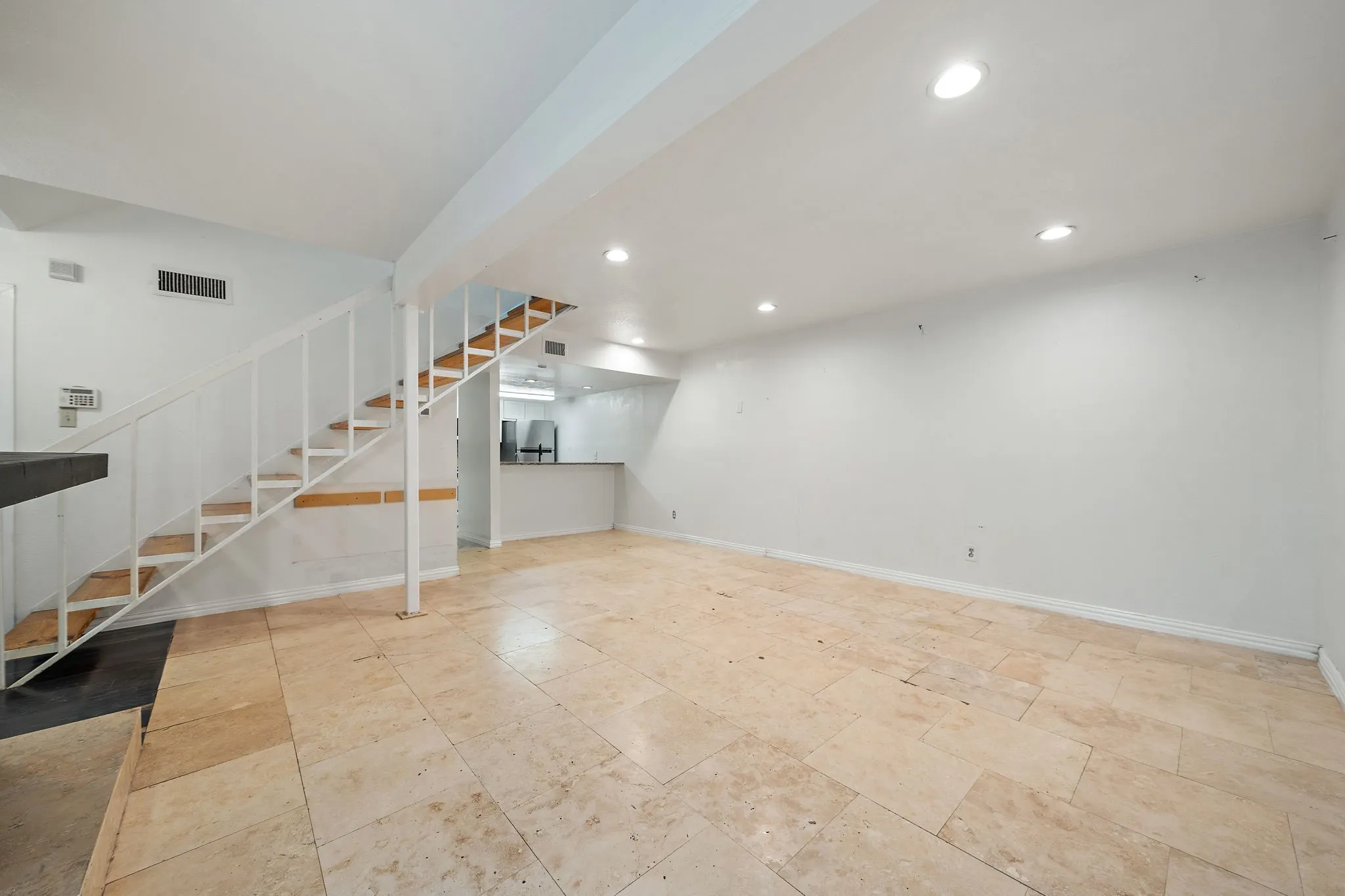Condominium For Rent in Dallas County , 3121 Park Lane 1107, Dallas, Texas 75220, 2 Bedroom, 2 Bathroom, Garage spaces, 970 Sqft, built in 1969, mls#21378463, Real Estate Agent in Dallas, Homes For Rent in Dallas county, Homes For Rent in Dallas, Realtor in Dallas Texas, Real Estate Brokerage Independent Realty Texas, Luminita Cordes Realtor