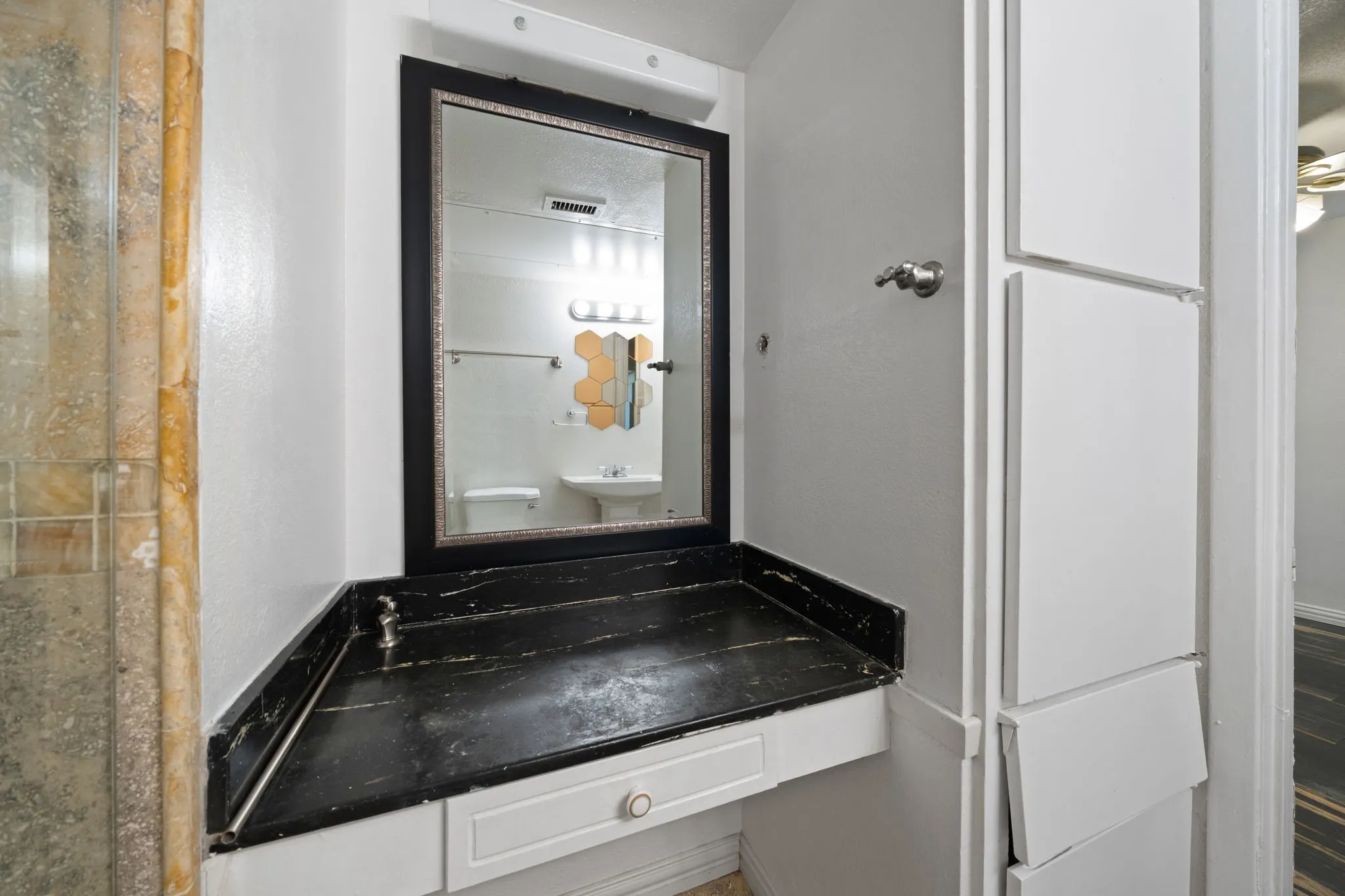 Condominium For Rent in Dallas County , 3121 Park Lane 1107, Dallas, Texas 75220, 2 Bedroom, 2 Bathroom, Garage spaces, 970 Sqft, built in 1969, mls#21378463, Real Estate Agent in Dallas, Homes For Rent in Dallas county, Homes For Rent in Dallas, Realtor in Dallas Texas, Real Estate Brokerage Independent Realty Texas, Luminita Cordes Realtor