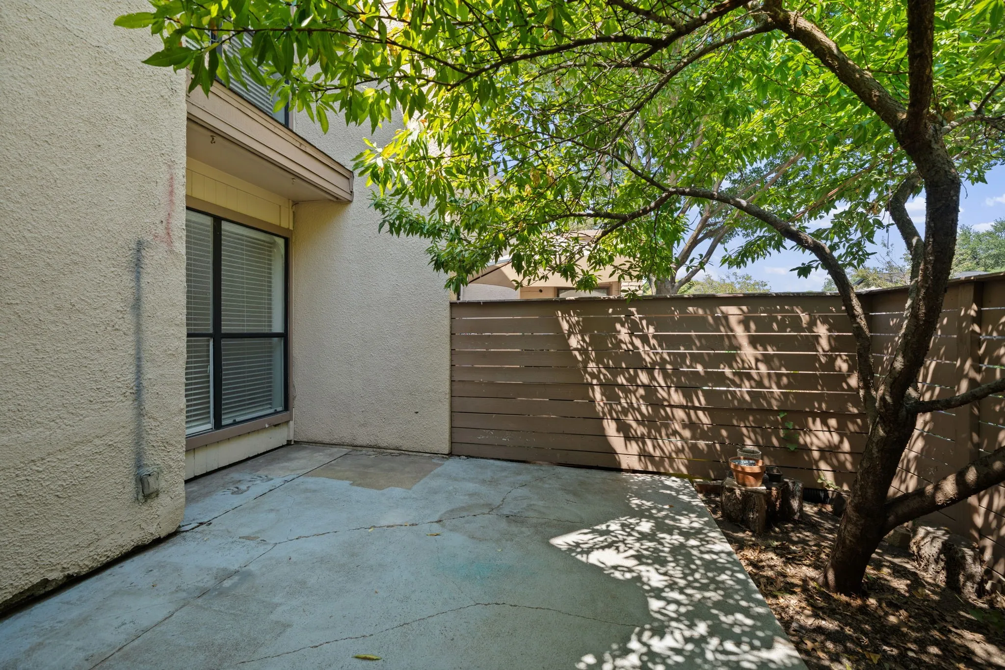 Condominium For Rent in Dallas County , 3121 Park Lane 1107, Dallas, Texas 75220, 2 Bedroom, 2 Bathroom, Garage spaces, 970 Sqft, built in 1969, mls#21378463, Real Estate Agent in Dallas, Homes For Rent in Dallas county, Homes For Rent in Dallas, Realtor in Dallas Texas, Real Estate Brokerage Independent Realty Texas, Luminita Cordes Realtor