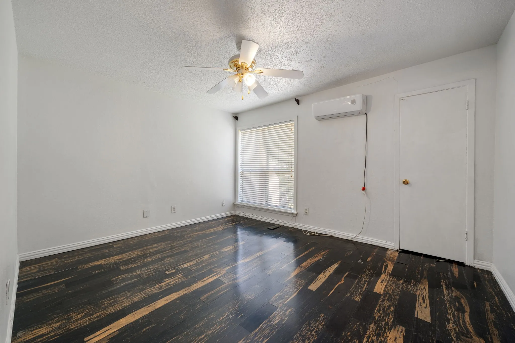Condominium For Rent in Dallas County , 3121 Park Lane 1107, Dallas, Texas 75220, 2 Bedroom, 2 Bathroom, Garage spaces, 970 Sqft, built in 1969, mls#21378463, Real Estate Agent in Dallas, Homes For Rent in Dallas county, Homes For Rent in Dallas, Realtor in Dallas Texas, Real Estate Brokerage Independent Realty Texas, Luminita Cordes Realtor