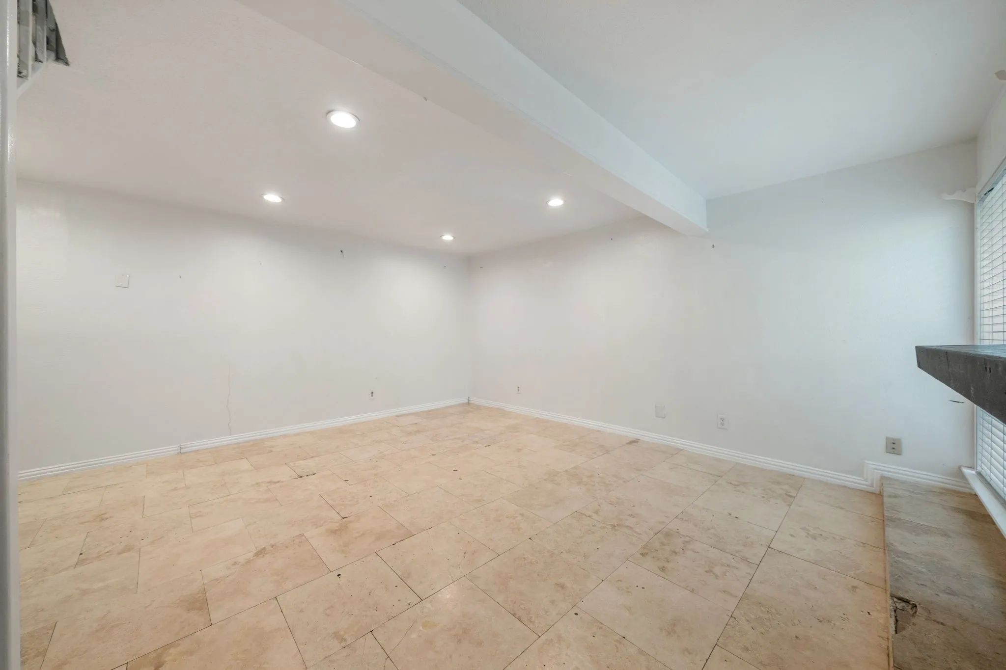 Condominium For Rent in Dallas County , 3121 Park Lane 1107, Dallas, Texas 75220, 2 Bedroom, 2 Bathroom, Garage spaces, 970 Sqft, built in 1969, mls#21378463, Real Estate Agent in Dallas, Homes For Rent in Dallas county, Homes For Rent in Dallas, Realtor in Dallas Texas, Real Estate Brokerage Independent Realty Texas, Luminita Cordes Realtor
