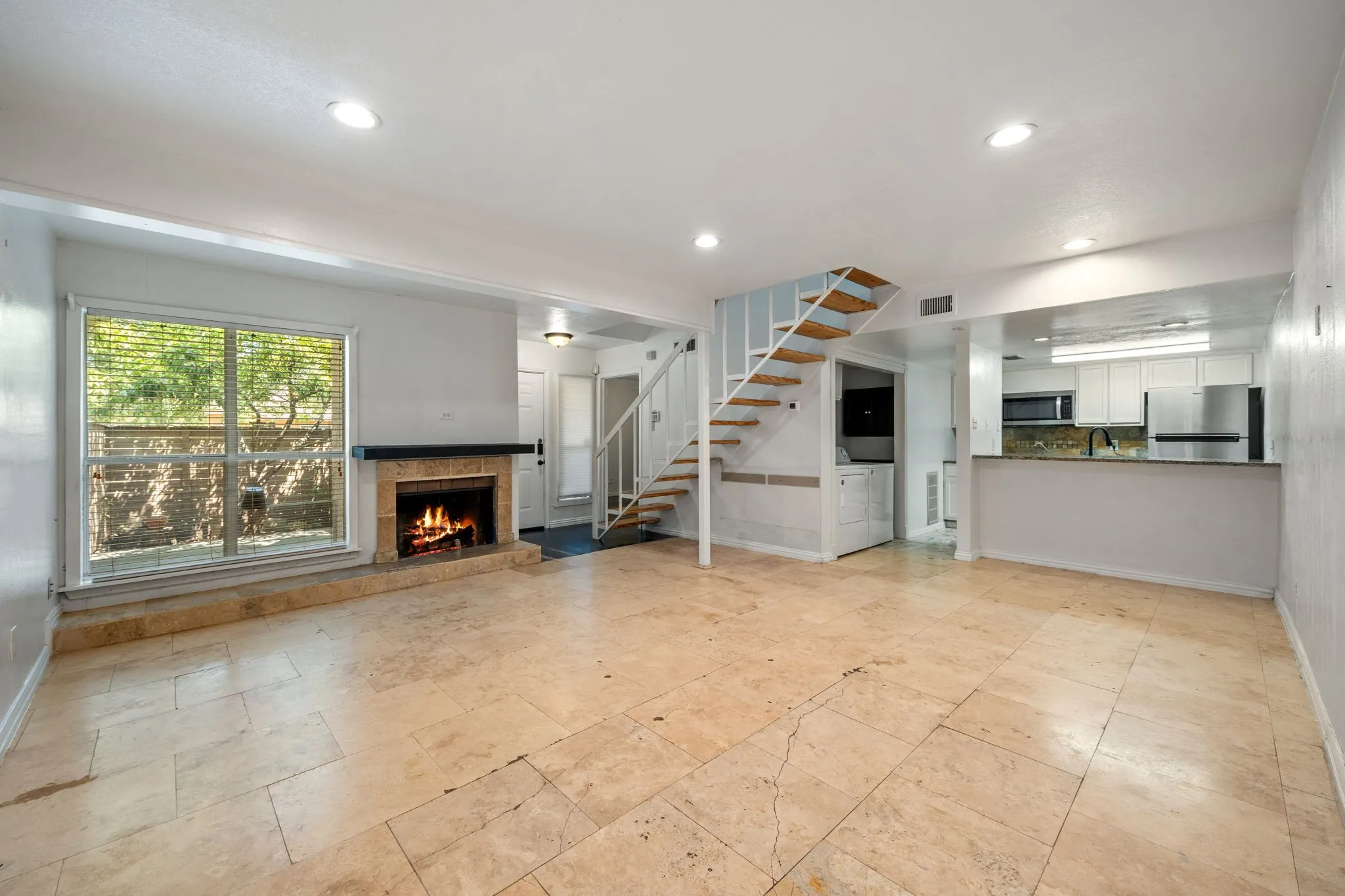 Condominium For Rent in Dallas County , 3121 Park Lane 1107, Dallas, Texas 75220, 2 Bedroom, 2 Bathroom, Garage spaces, 970 Sqft, built in 1969, mls#21378463, Real Estate Agent in Dallas, Homes For Rent in Dallas county, Homes For Rent in Dallas, Realtor in Dallas Texas, Real Estate Brokerage Independent Realty Texas, Luminita Cordes Realtor