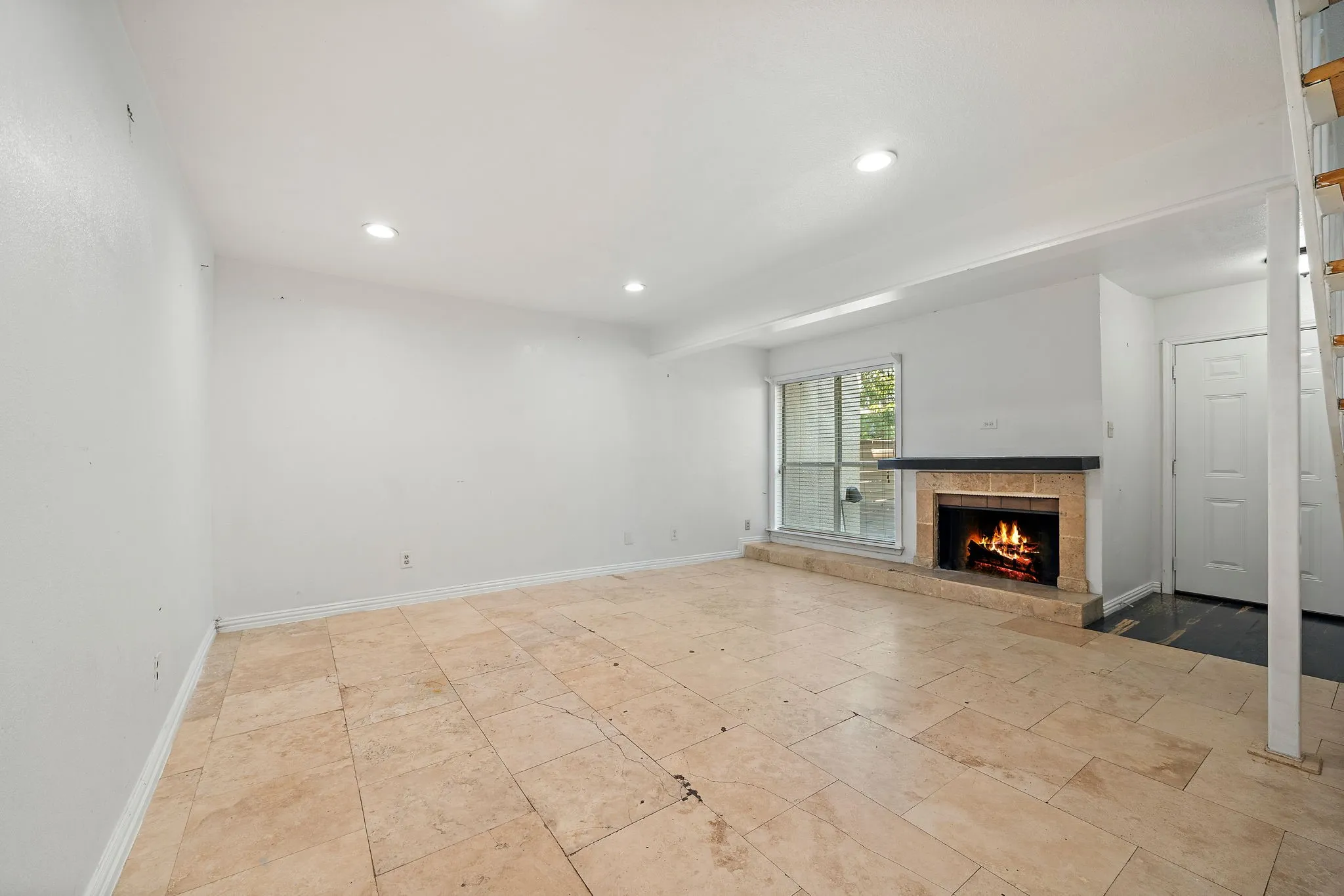 Condominium For Rent in Dallas County , 3121 Park Lane 1107, Dallas, Texas 75220, 2 Bedroom, 2 Bathroom, Garage spaces, 970 Sqft, built in 1969, mls#21378463, Real Estate Agent in Dallas, Homes For Rent in Dallas county, Homes For Rent in Dallas, Realtor in Dallas Texas, Real Estate Brokerage Independent Realty Texas, Luminita Cordes Realtor