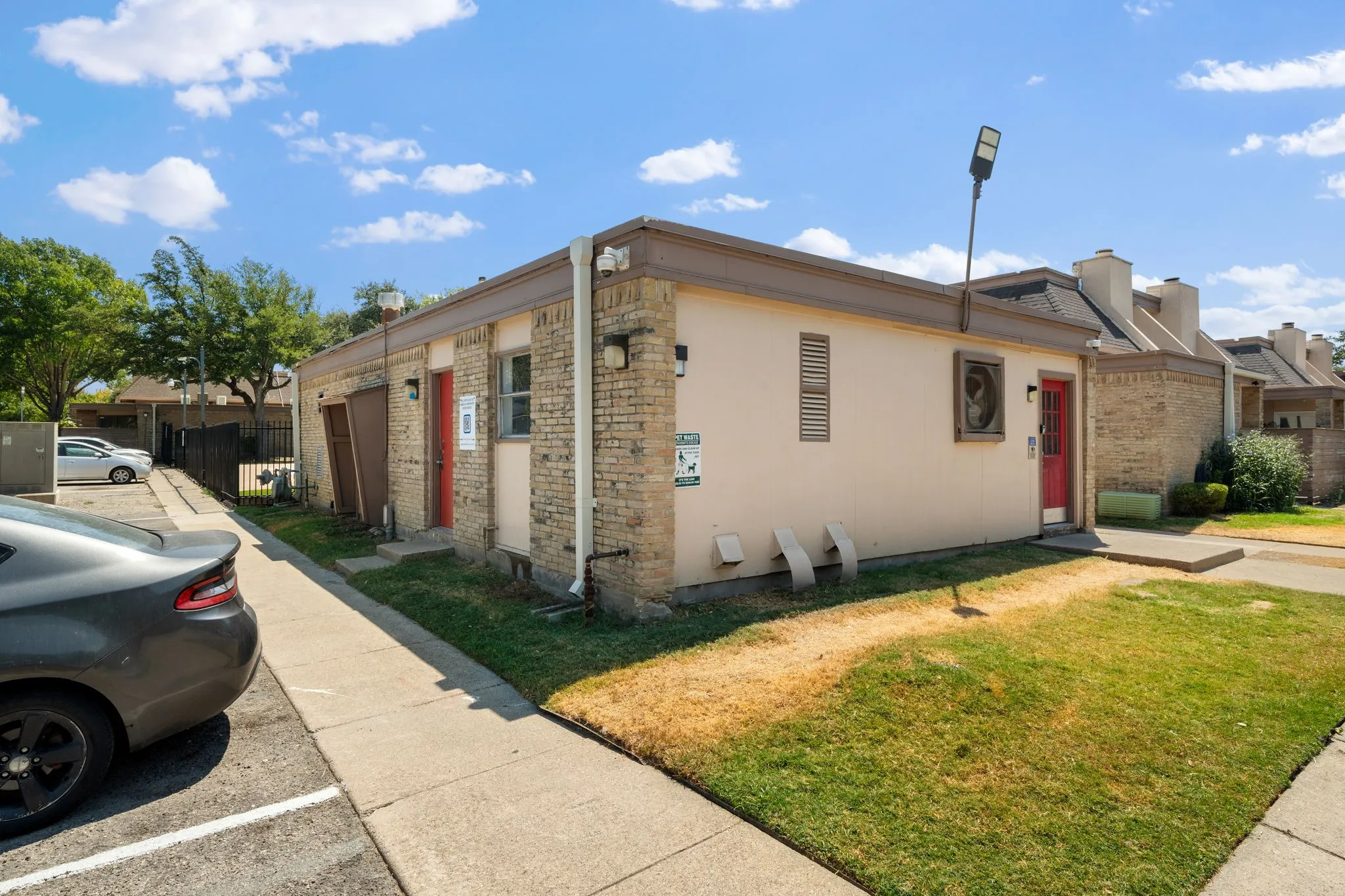 Condominium For Rent in Dallas County , 3121 Park Lane 1107, Dallas, Texas 75220, 2 Bedroom, 2 Bathroom, Garage spaces, 970 Sqft, built in 1969, mls#21378463, Real Estate Agent in Dallas, Homes For Rent in Dallas county, Homes For Rent in Dallas, Realtor in Dallas Texas, Real Estate Brokerage Independent Realty Texas, Luminita Cordes Realtor
