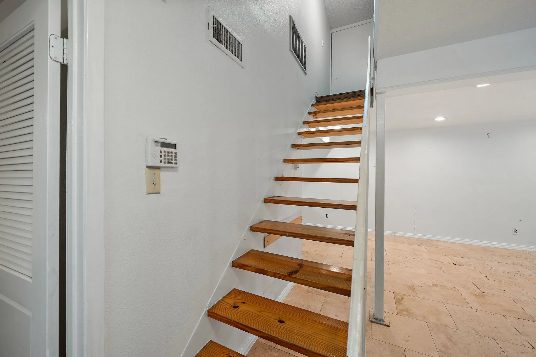 Condominium For Rent in Dallas County , 3121 Park Lane 1107, Dallas, Texas 75220, 2 Bedroom, 2 Bathroom, Garage spaces, 970 Sqft, built in 1969, mls#21378463, Real Estate Agent in Dallas, Homes For Rent in Dallas county, Homes For Rent in Dallas, Realtor in Dallas Texas, Real Estate Brokerage Independent Realty Texas, Luminita Cordes Realtor