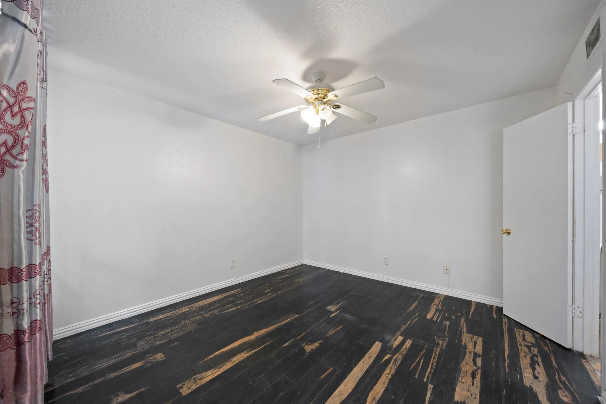 Condominium For Rent in Dallas County , 3121 Park Lane 1107, Dallas, Texas 75220, 2 Bedroom, 2 Bathroom, Garage spaces, 970 Sqft, built in 1969, mls#21378463, Real Estate Agent in Dallas, Homes For Rent in Dallas county, Homes For Rent in Dallas, Realtor in Dallas Texas, Real Estate Brokerage Independent Realty Texas, Luminita Cordes Realtor