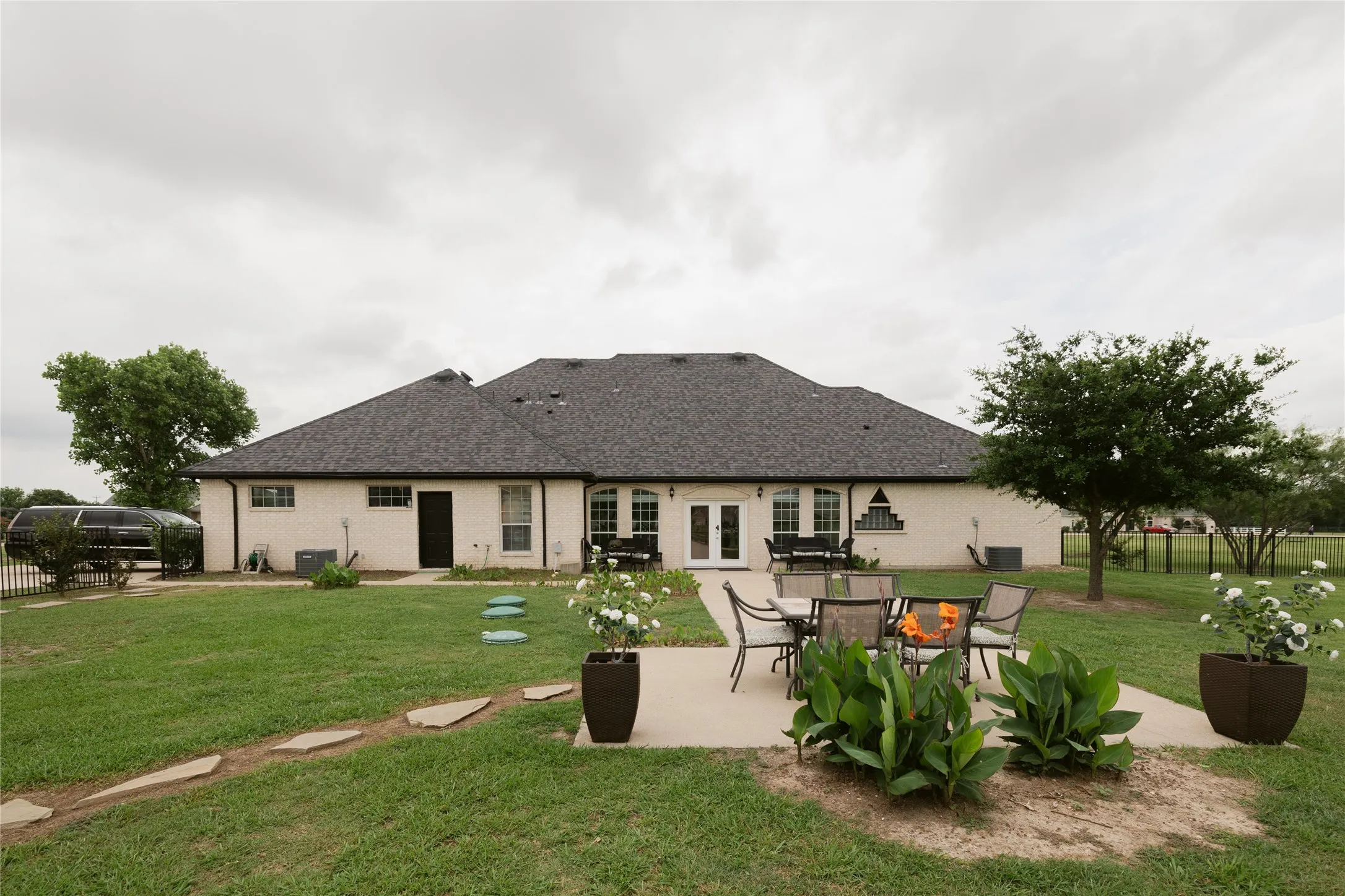 Single Family Residence For Sale in Rockwall County , 624 Horseshoe Bend, Royse City, Texas 75189, 5 Bedroom, 4 Bathroom, 3 Garage spaces, 2,957 Sqft, built in 2004, mls#21379316, Real Estate Agent in Royse City, Homes For Sale in Rockwall county, Homes For Sale in Royse City, Realtor in Royse City Texas, Real Estate Brokerage Independent Realty Texas, Luminita Cordes Realtor