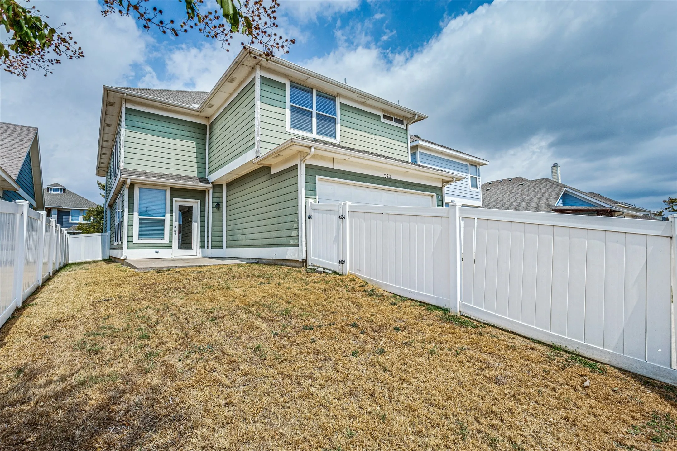 Single Family Residence For Sale in Denton County , 10216 Franklin Drive, Providence Village, Texas 76227, 3 Bedroom, 3 Bathroom, 2 Garage spaces, 2,263 Sqft, built in 2004, mls#21379317, Real Estate Agent in Providence Village, Homes For Sale in Denton county, Homes For Sale in Providence Village, Realtor in Providence Village Texas, Real Estate Brokerage Independent Realty Texas, Luminita Cordes Realtor
