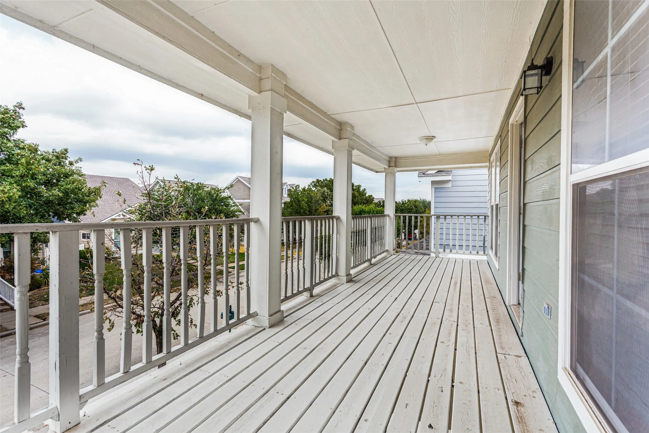 Upstairs balcony off of the game room
