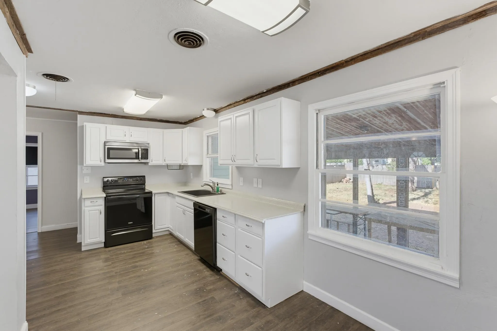 Single Family Residence For Sale in Taylor County , 750 Westview Drive, Abilene, Texas 79603, 4 Bedroom, 2 Bathroom, Garage spaces, 1,510 Sqft, built in 1956, mls#21379247, Real Estate Agent in Abilene, Homes For Sale in Taylor county, Homes For Sale in Abilene, Realtor in Abilene Texas, Real Estate Brokerage Independent Realty Texas, Luminita Cordes Realtor