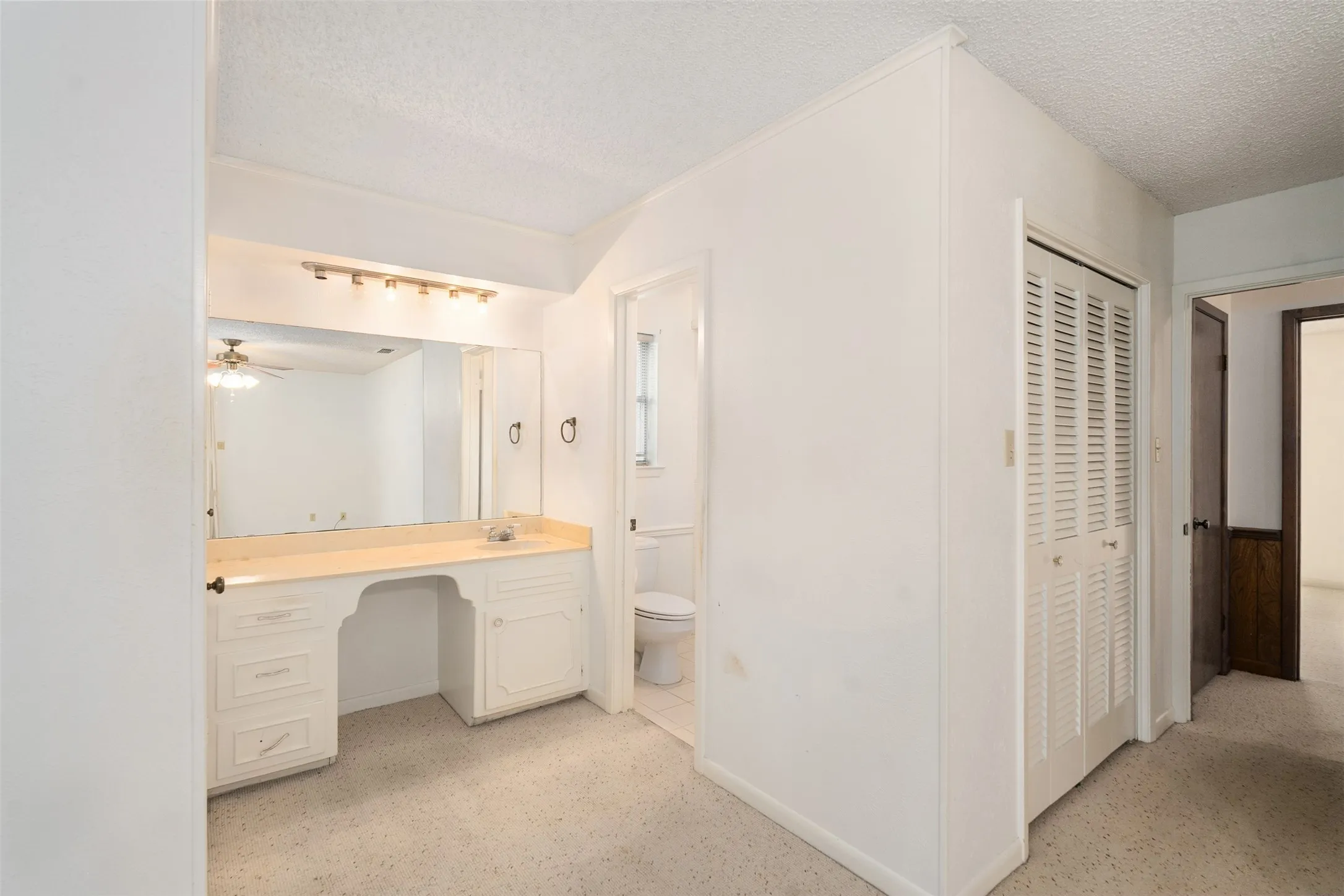 Single Family Residence For Sale in Henderson County , 925 Bradley Drive, Athens, Texas 75751, 3 Bedroom, 3 Bathroom, 2 Garage spaces, 2,002 Sqft, built in 1973, mls#21376671, Real Estate Agent in Athens, Homes For Sale in Henderson county, Homes For Sale in Athens, Realtor in Athens Texas, Real Estate Brokerage Independent Realty Texas, Luminita Cordes Realtor