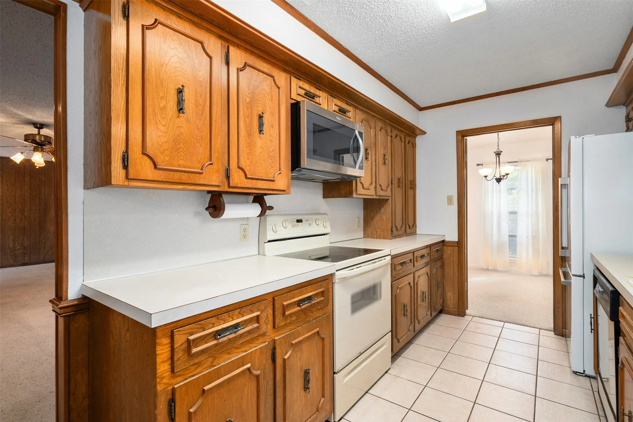 Single Family Residence For Sale in Henderson County , 925 Bradley Drive, Athens, Texas 75751, 3 Bedroom, 3 Bathroom, 2 Garage spaces, 2,002 Sqft, built in 1973, mls#21376671, Real Estate Agent in Athens, Homes For Sale in Henderson county, Homes For Sale in Athens, Realtor in Athens Texas, Real Estate Brokerage Independent Realty Texas, Luminita Cordes Realtor