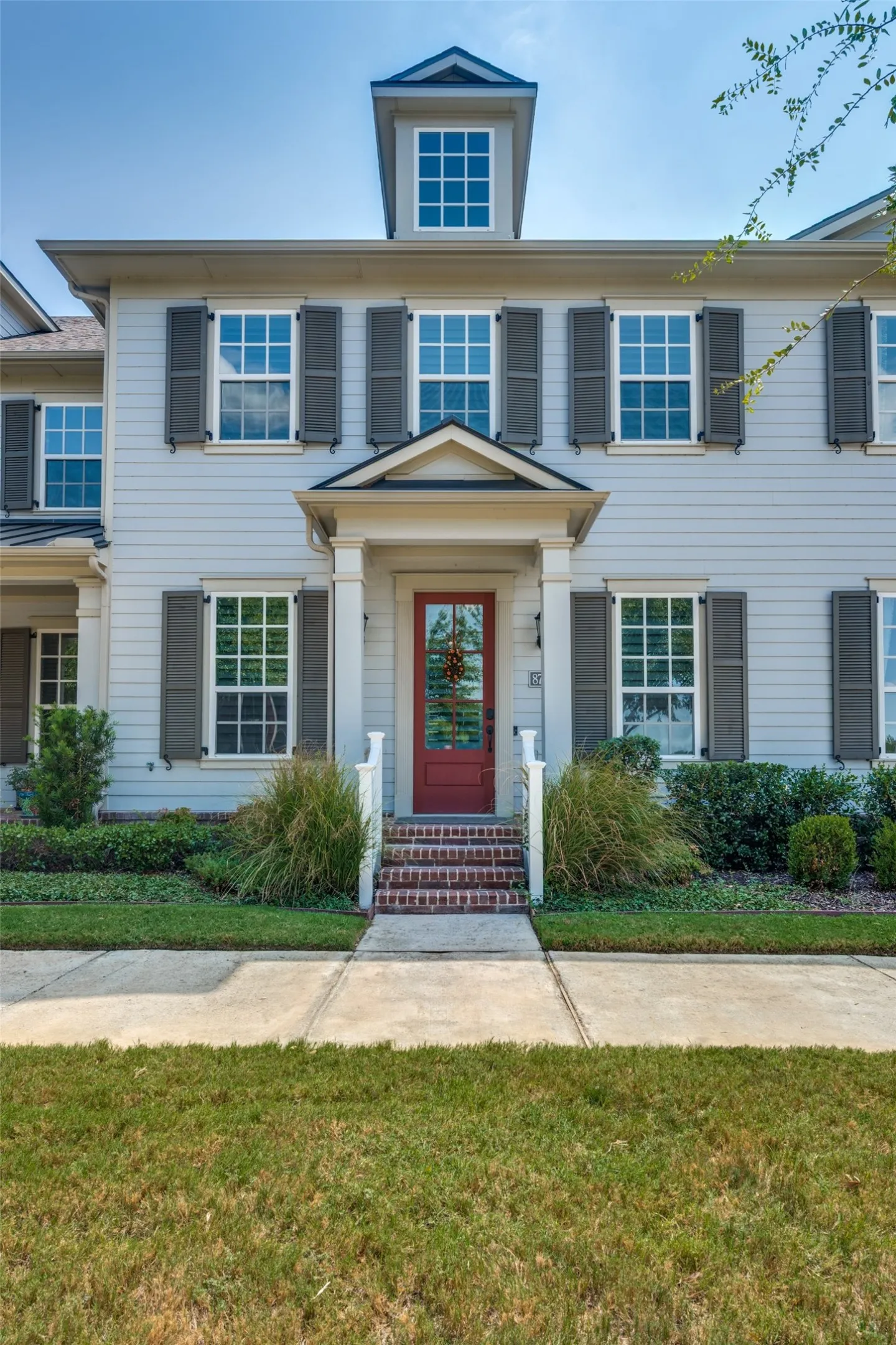 Townhouse For Sale in Tarrant County , 8704 Ice House Drive, North Richland Hills, Texas 76180, 3 Bedroom, 3 Bathroom, 2 Garage spaces, 2,020 Sqft, built in 2018, mls#21378086, Real Estate Agent in North Richland Hills, Homes For Sale in Tarrant county, Homes For Sale in North Richland Hills, Realtor in North Richland Hills Texas, Real Estate Brokerage Independent Realty Texas, Luminita Cordes Realtor