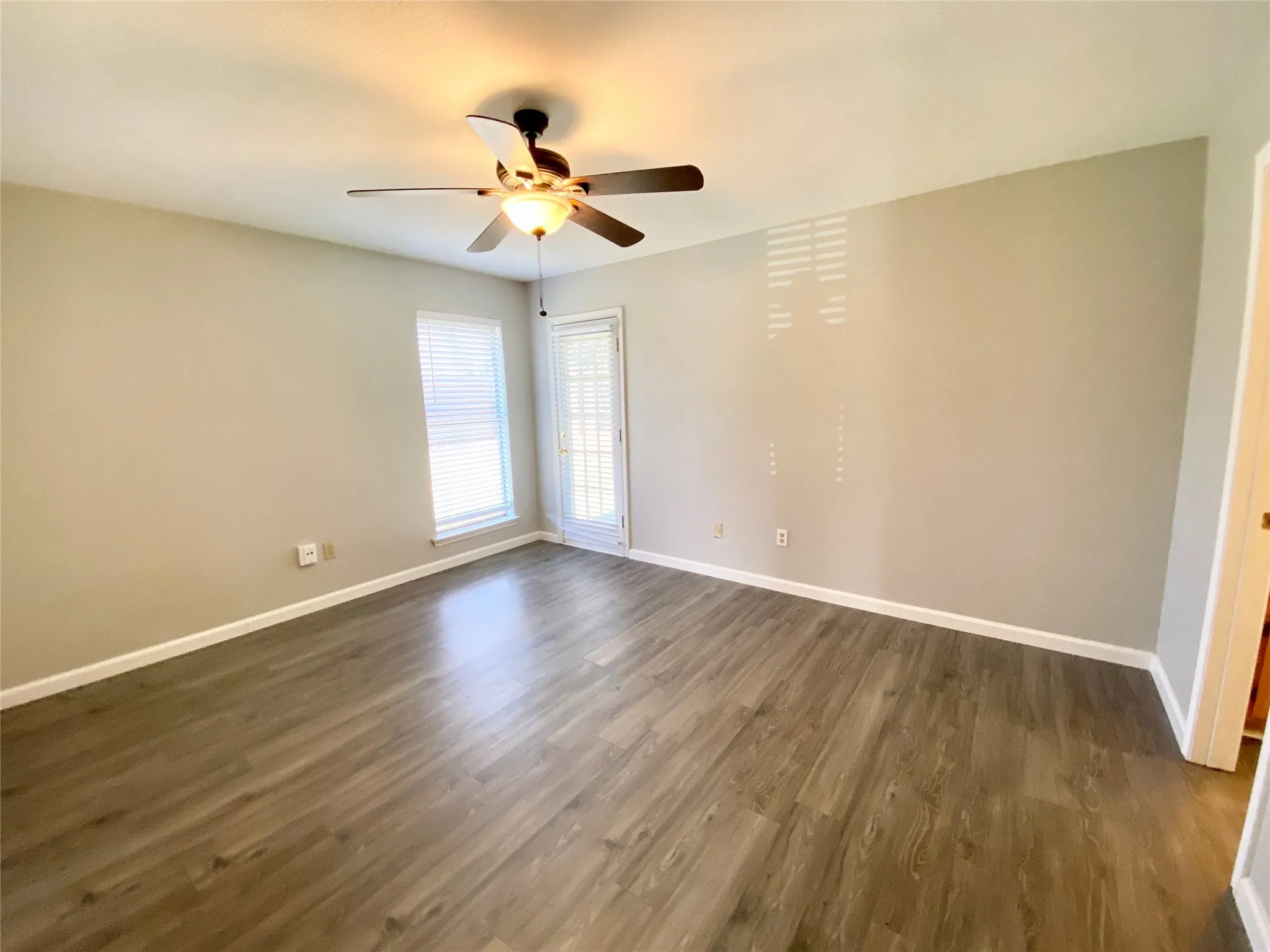 Single Family Residence For Rent in Tarrant County , 3809 Tamarron Lane, Arlington, Texas 76017, 2 Bedroom, 2 Bathroom, 1 Garage spaces, 1,122 Sqft, built in 1983, mls#21379323, Real Estate Agent in Arlington, Homes For Rent in Tarrant county, Homes For Rent in Arlington, Realtor in Arlington Texas, Real Estate Brokerage Independent Realty Texas, Luminita Cordes Realtor