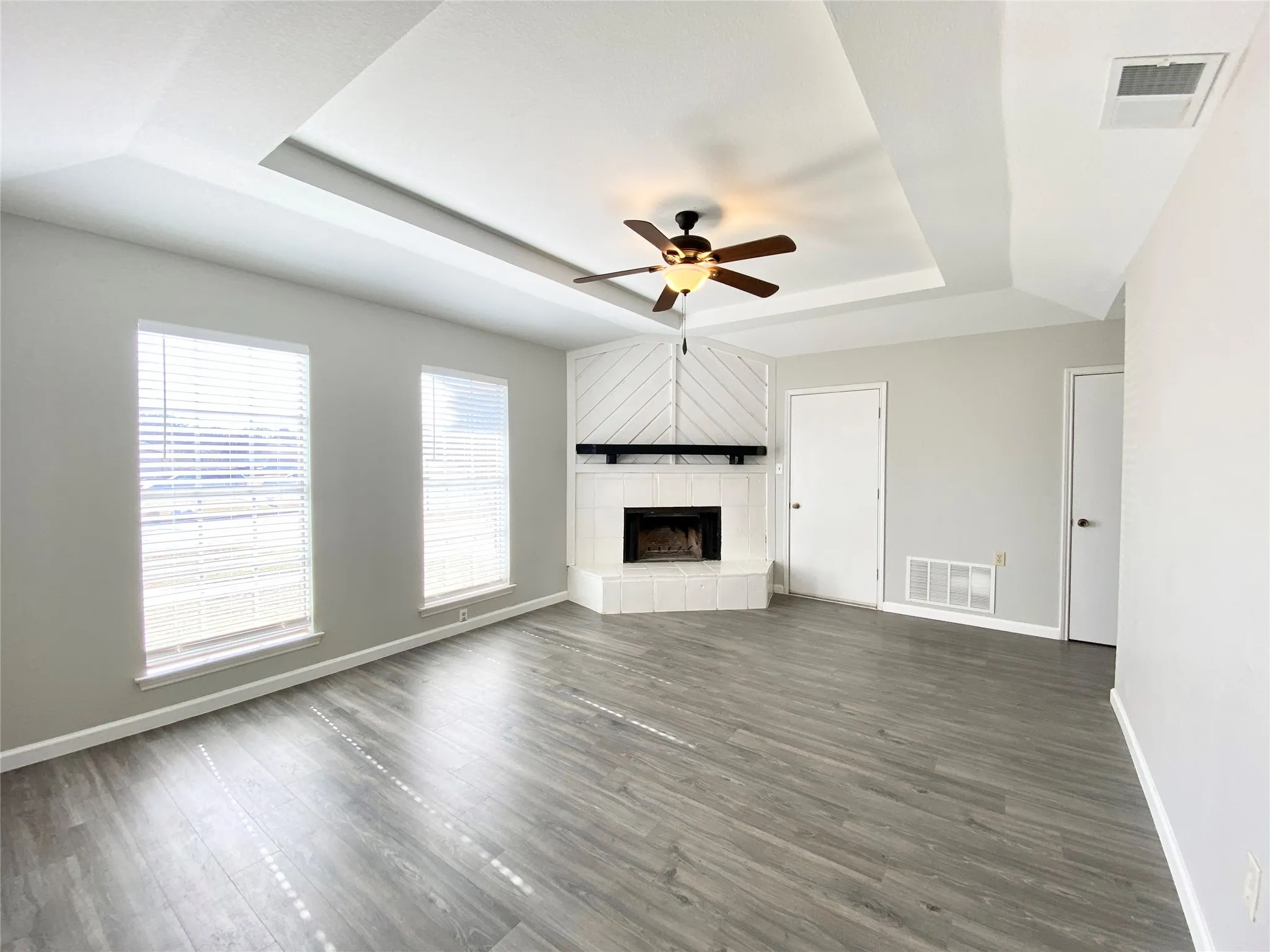 Single Family Residence For Rent in Tarrant County , 3809 Tamarron Lane, Arlington, Texas 76017, 2 Bedroom, 2 Bathroom, 1 Garage spaces, 1,122 Sqft, built in 1983, mls#21379323, Real Estate Agent in Arlington, Homes For Rent in Tarrant county, Homes For Rent in Arlington, Realtor in Arlington Texas, Real Estate Brokerage Independent Realty Texas, Luminita Cordes Realtor