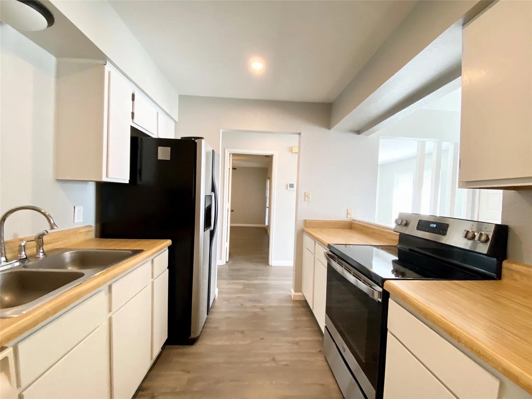 Single Family Residence For Rent in Tarrant County , 3809 Tamarron Lane, Arlington, Texas 76017, 2 Bedroom, 2 Bathroom, 1 Garage spaces, 1,122 Sqft, built in 1983, mls#21379323, Real Estate Agent in Arlington, Homes For Rent in Tarrant county, Homes For Rent in Arlington, Realtor in Arlington Texas, Real Estate Brokerage Independent Realty Texas, Luminita Cordes Realtor