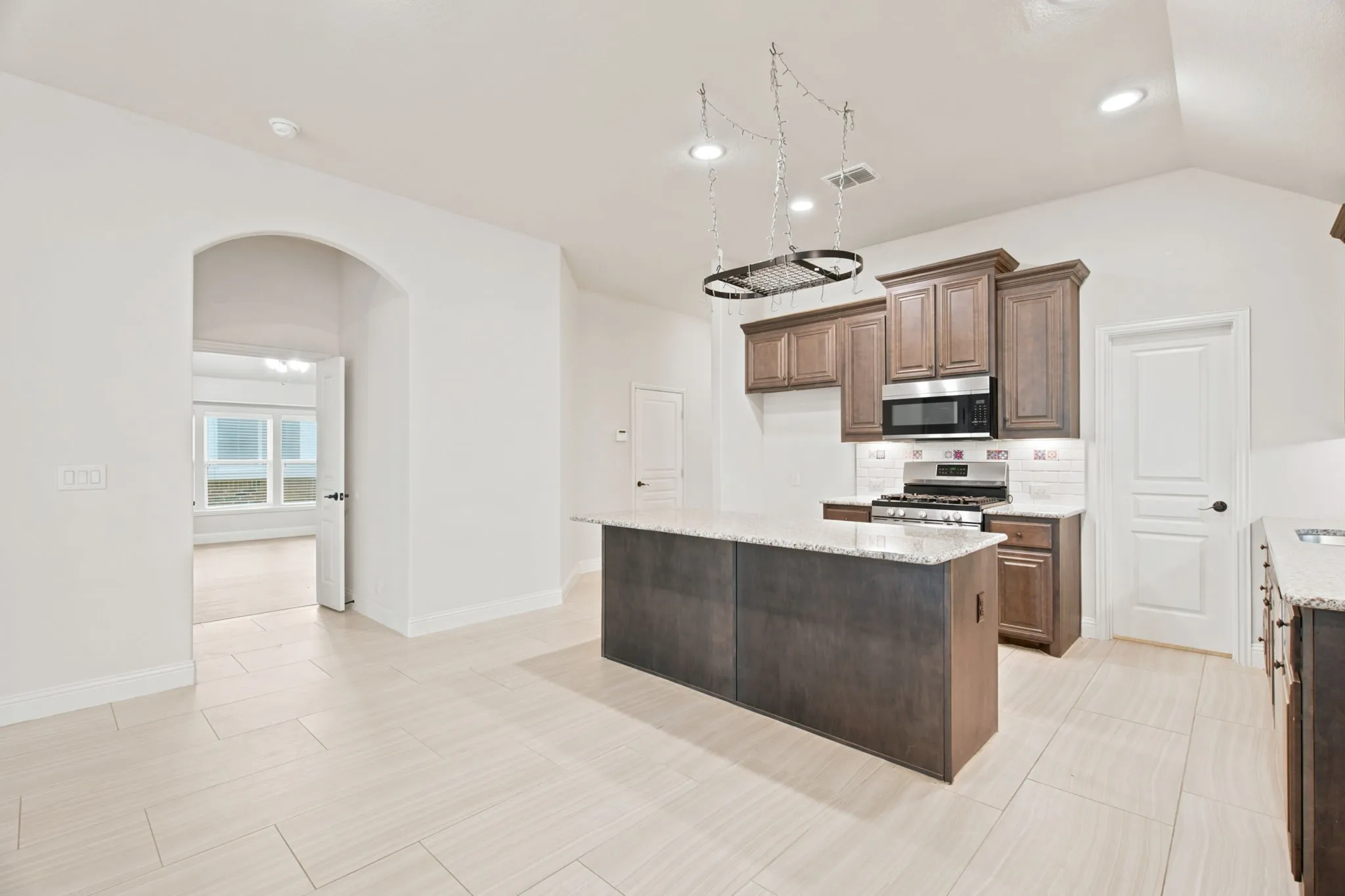 Single Family Residence For Rent in Denton County , 1509 Yellowthroat Drive, Little Elm, Texas 75068, 4 Bedroom, 2 Bathroom, 2 Garage spaces, 2,041 Sqft, built in 2017, mls#21379299, Real Estate Agent in Little Elm, Homes For Rent in Denton county, Homes For Rent in Little Elm, Realtor in Little Elm Texas, Real Estate Brokerage Independent Realty Texas, Luminita Cordes Realtor