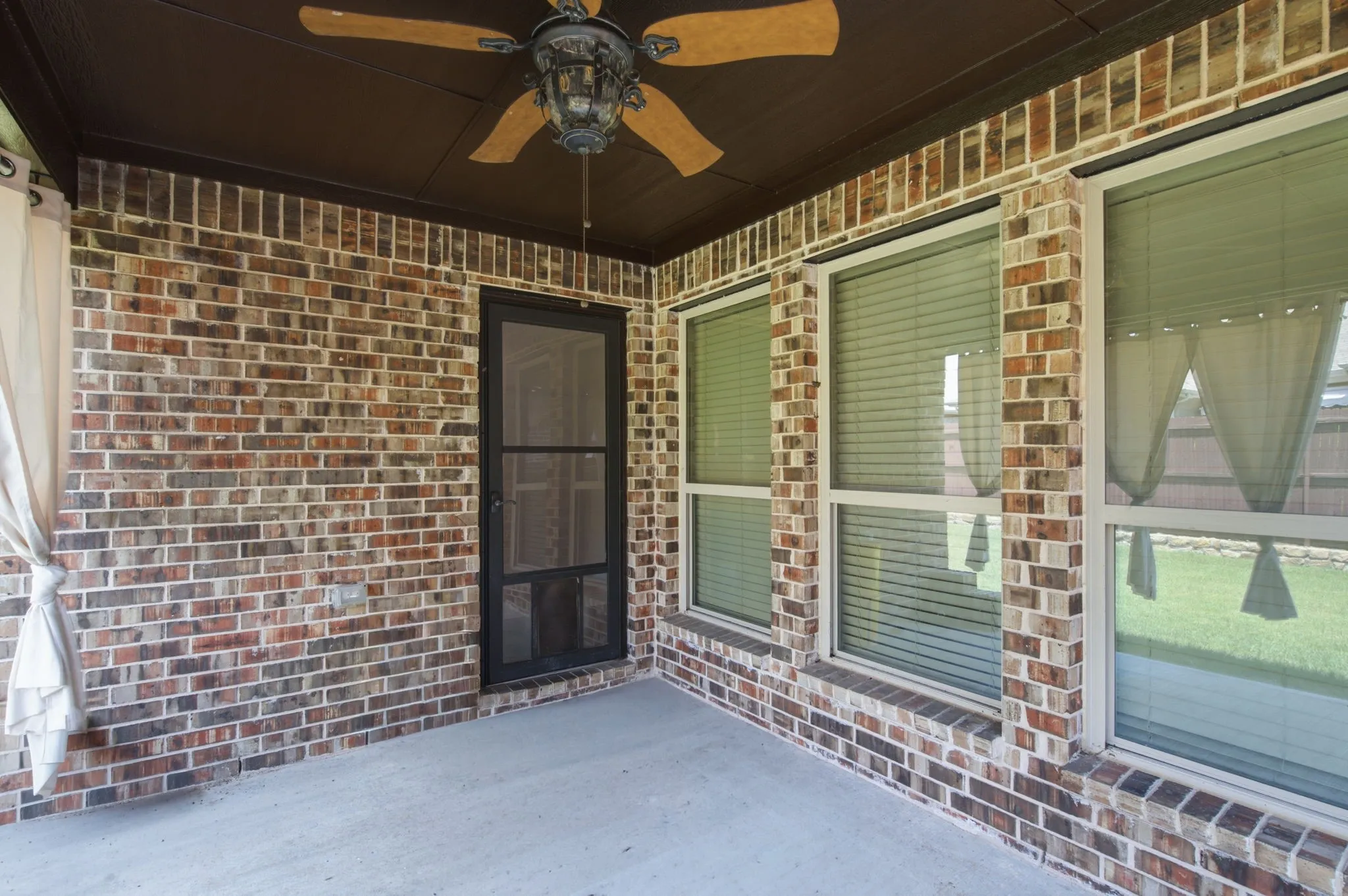 Single Family Residence For Rent in Denton County , 1509 Yellowthroat Drive, Little Elm, Texas 75068, 4 Bedroom, 2 Bathroom, 2 Garage spaces, 2,041 Sqft, built in 2017, mls#21379299, Real Estate Agent in Little Elm, Homes For Rent in Denton county, Homes For Rent in Little Elm, Realtor in Little Elm Texas, Real Estate Brokerage Independent Realty Texas, Luminita Cordes Realtor