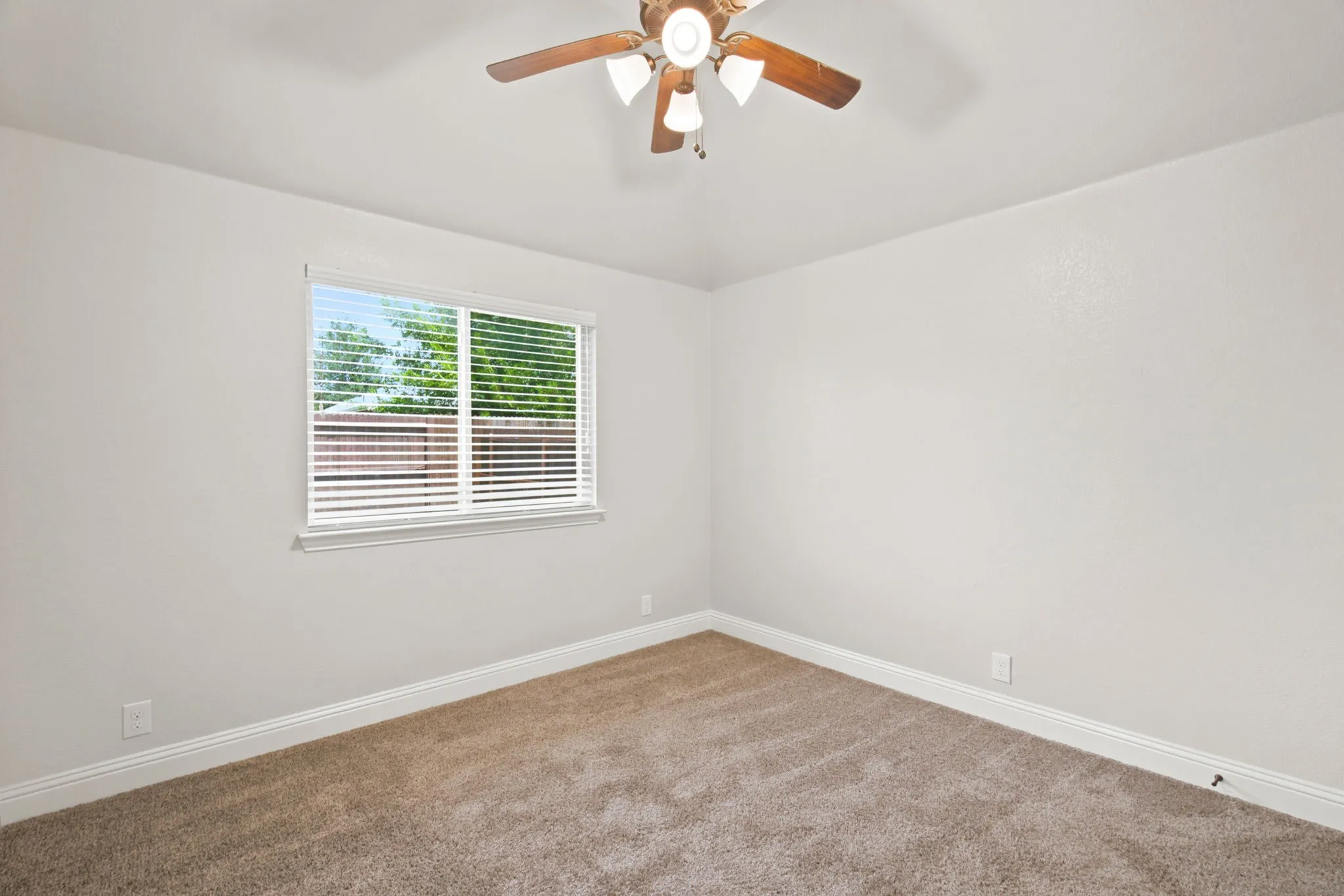 Single Family Residence For Rent in Denton County , 1509 Yellowthroat Drive, Little Elm, Texas 75068, 4 Bedroom, 2 Bathroom, 2 Garage spaces, 2,041 Sqft, built in 2017, mls#21379299, Real Estate Agent in Little Elm, Homes For Rent in Denton county, Homes For Rent in Little Elm, Realtor in Little Elm Texas, Real Estate Brokerage Independent Realty Texas, Luminita Cordes Realtor