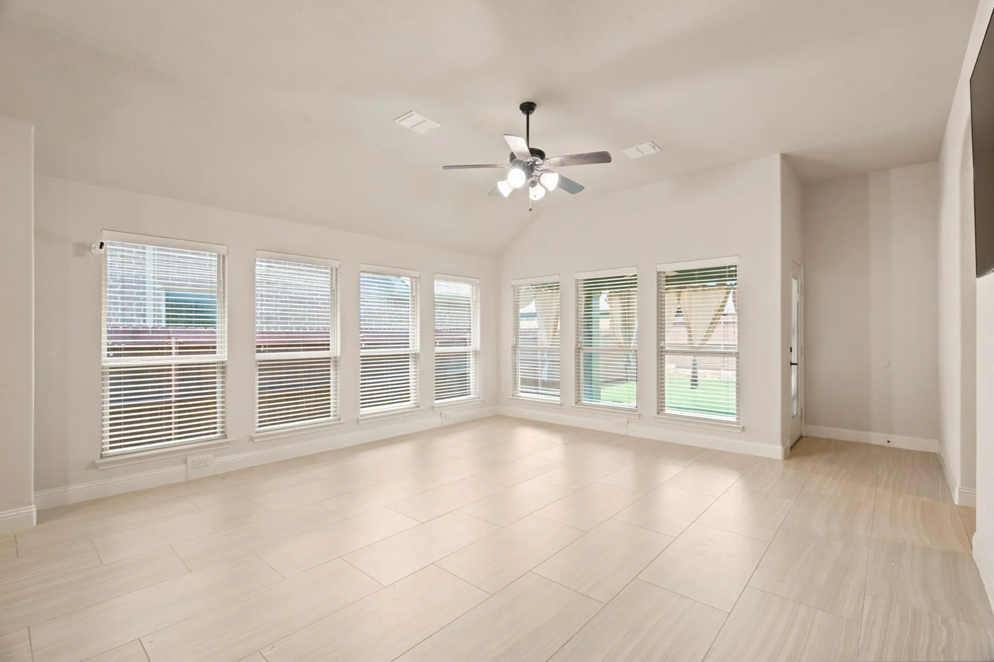 Single Family Residence For Rent in Denton County , 1509 Yellowthroat Drive, Little Elm, Texas 75068, 4 Bedroom, 2 Bathroom, 2 Garage spaces, 2,041 Sqft, built in 2017, mls#21379299, Real Estate Agent in Little Elm, Homes For Rent in Denton county, Homes For Rent in Little Elm, Realtor in Little Elm Texas, Real Estate Brokerage Independent Realty Texas, Luminita Cordes Realtor