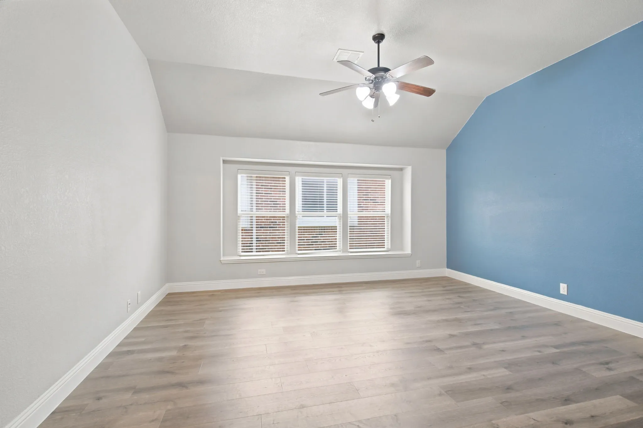 Single Family Residence For Rent in Denton County , 1509 Yellowthroat Drive, Little Elm, Texas 75068, 4 Bedroom, 2 Bathroom, 2 Garage spaces, 2,041 Sqft, built in 2017, mls#21379299, Real Estate Agent in Little Elm, Homes For Rent in Denton county, Homes For Rent in Little Elm, Realtor in Little Elm Texas, Real Estate Brokerage Independent Realty Texas, Luminita Cordes Realtor