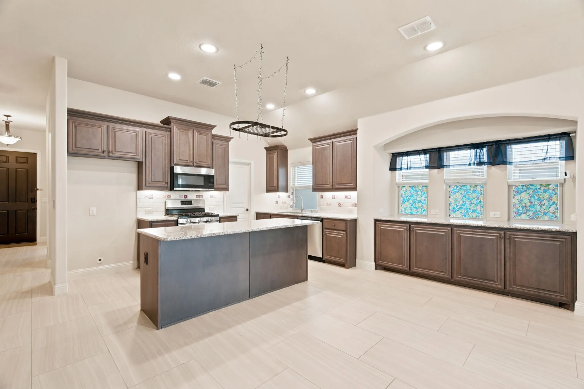 Single Family Residence For Rent in Denton County , 1509 Yellowthroat Drive, Little Elm, Texas 75068, 4 Bedroom, 2 Bathroom, 2 Garage spaces, 2,041 Sqft, built in 2017, mls#21379299, Real Estate Agent in Little Elm, Homes For Rent in Denton county, Homes For Rent in Little Elm, Realtor in Little Elm Texas, Real Estate Brokerage Independent Realty Texas, Luminita Cordes Realtor