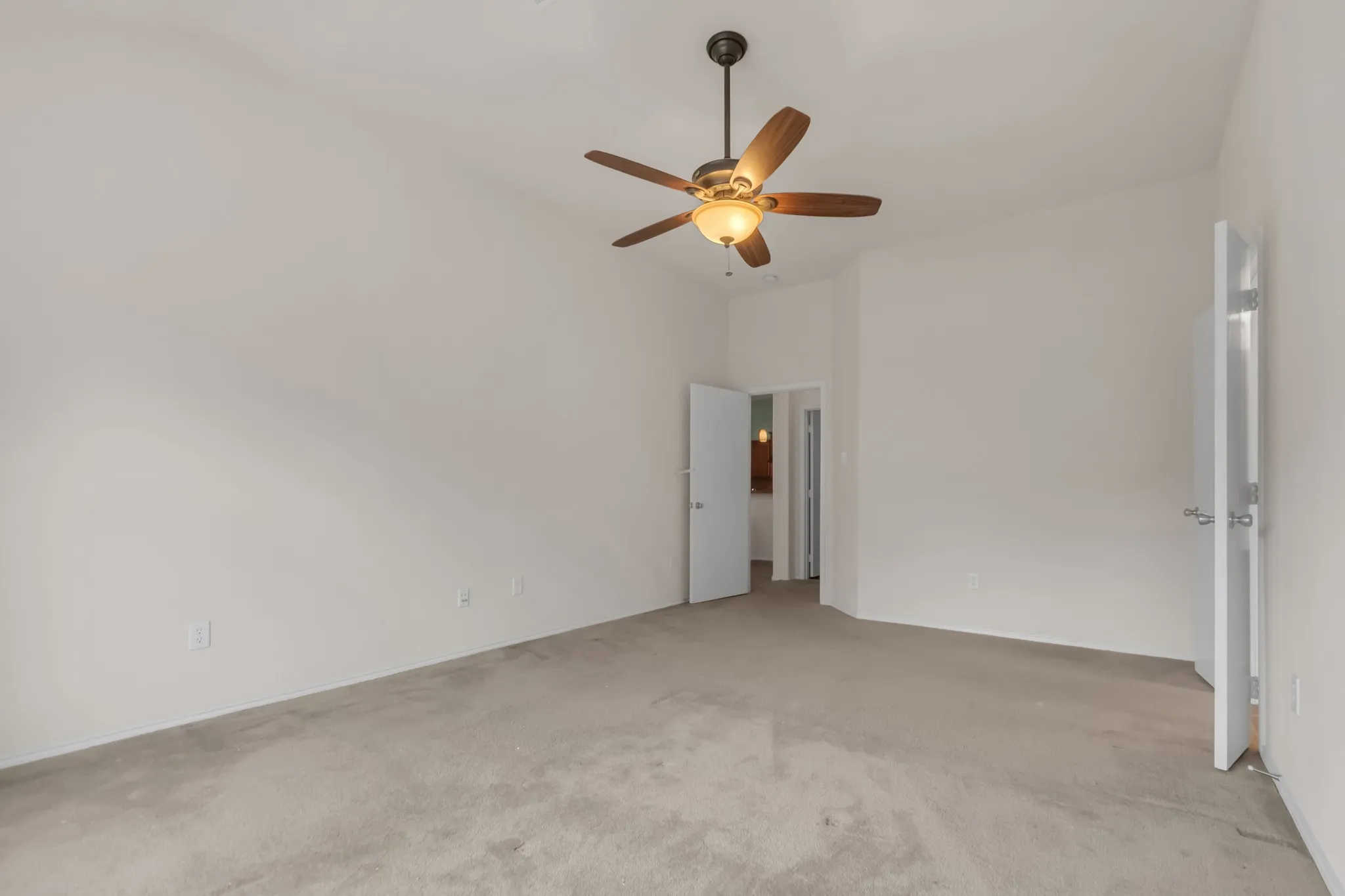 Single Family Residence For Sale in Tarrant County , 12117 Bellegrove Road, Burleson, Texas 76028, 3 Bedroom, 2 Bathroom, 2 Garage spaces, 1,820 Sqft, built in 2006, mls#21379320, Real Estate Agent in Burleson, Homes For Sale in Tarrant county, Homes For Sale in Burleson, Realtor in Burleson Texas, Real Estate Brokerage Independent Realty Texas, Luminita Cordes Realtor