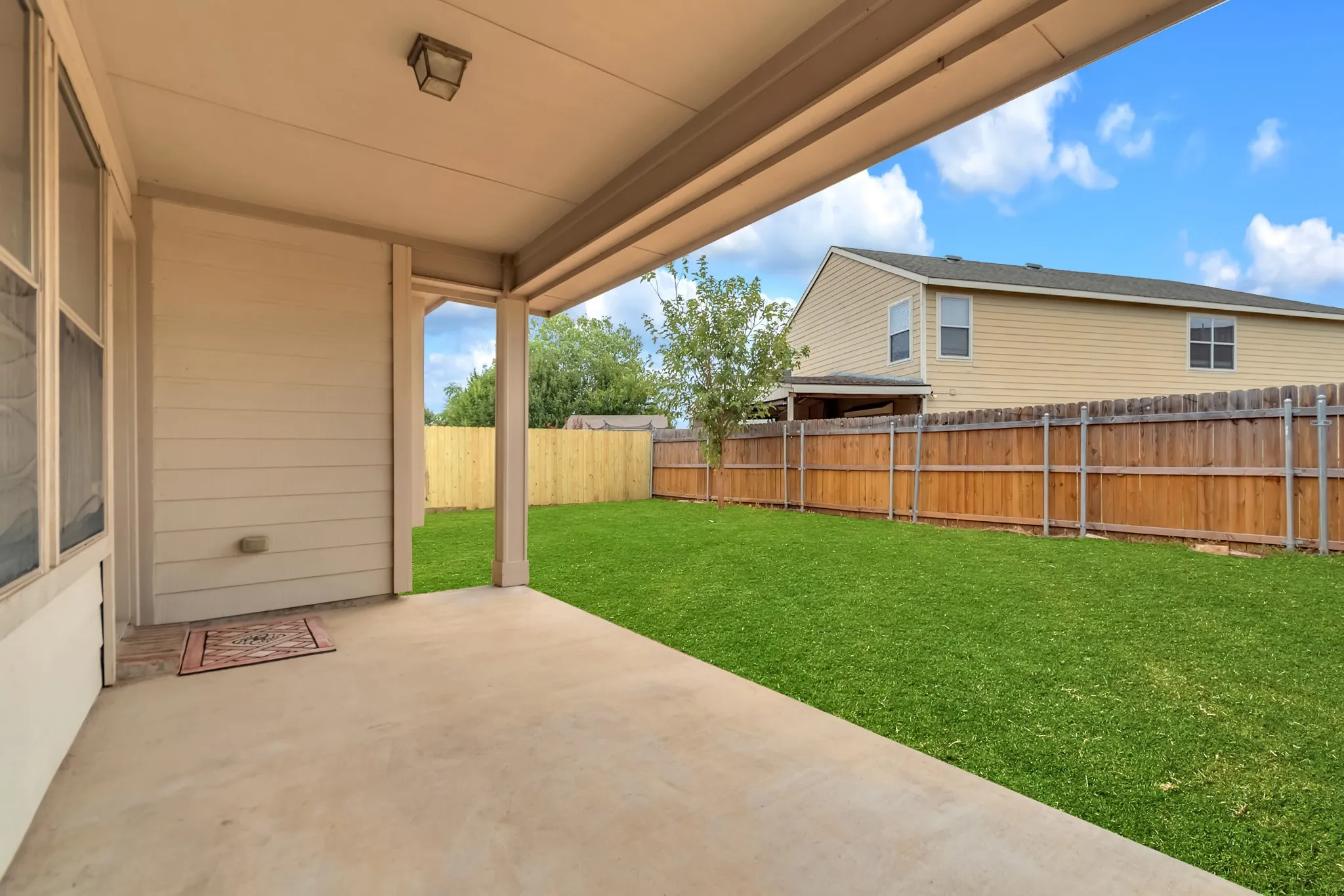 Single Family Residence For Sale in Tarrant County , 12117 Bellegrove Road, Burleson, Texas 76028, 3 Bedroom, 2 Bathroom, 2 Garage spaces, 1,820 Sqft, built in 2006, mls#21379320, Real Estate Agent in Burleson, Homes For Sale in Tarrant county, Homes For Sale in Burleson, Realtor in Burleson Texas, Real Estate Brokerage Independent Realty Texas, Luminita Cordes Realtor