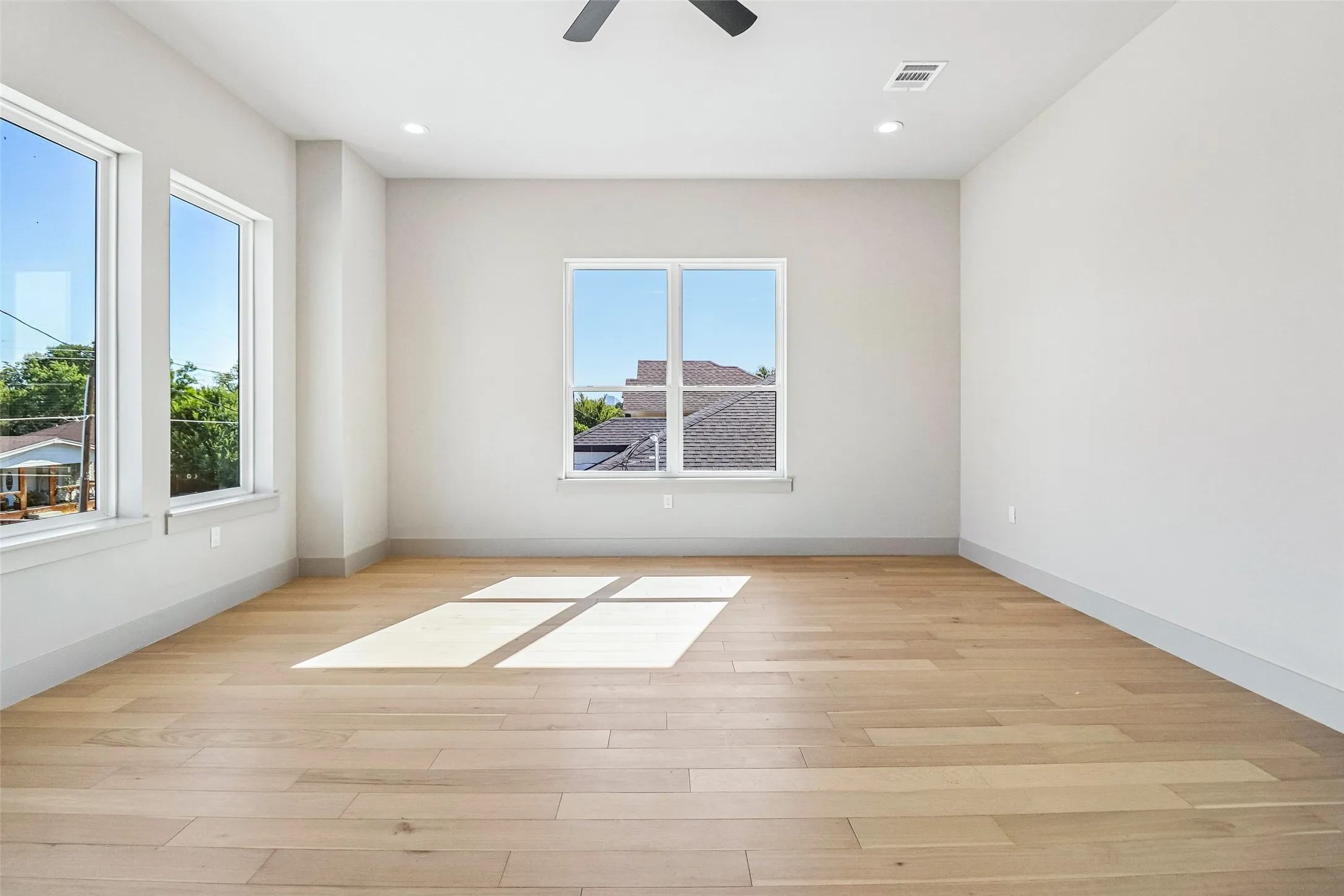 Single Family Residence For Sale in Dallas County , 1842 Life Avenue, Dallas, Texas 75212, 4 Bedroom, 4 Bathroom, 2 Garage spaces, 3,728 Sqft, built in 2026, mls#21369159, Real Estate Agent in Dallas, Homes For Sale in Dallas county, Homes For Sale in Dallas, Realtor in Dallas Texas, Real Estate Brokerage Independent Realty Texas, Luminita Cordes Realtor