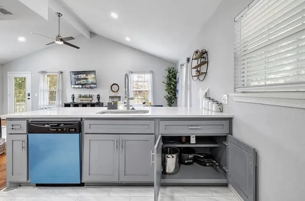 Single Family Residence For Rent in Dallas County , 1718 Ripley Street, Dallas, Texas 75204, 3 Bedroom, 2 Bathroom, Garage spaces, 1,144 Sqft, built in 1993, mls#21379329, Real Estate Agent in Dallas, Homes For Rent in Dallas county, Homes For Rent in Dallas, Realtor in Dallas Texas, Real Estate Brokerage Independent Realty Texas, Luminita Cordes Realtor