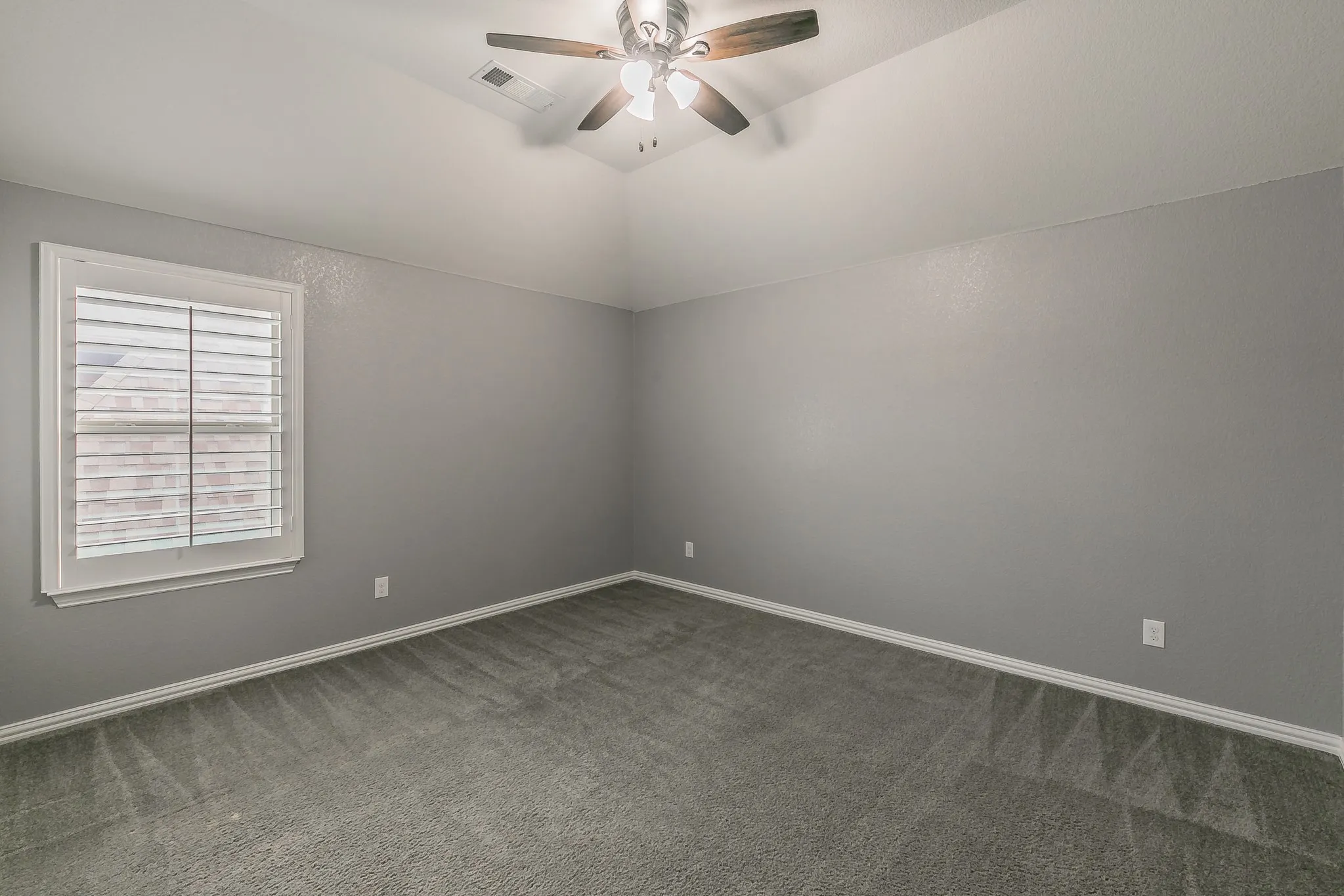 Single Family Residence For Sale in Tarrant County , 405 Marbrook Court, Fort Worth, Texas 76131, 5 Bedroom, 5 Bathroom, 3 Garage spaces, 3,838 Sqft, built in 2017, mls#21376722, Real Estate Agent in Fort Worth, Homes For Sale in Tarrant county, Homes For Sale in Fort Worth, Realtor in Fort Worth Texas, Real Estate Brokerage Independent Realty Texas, Luminita Cordes Realtor