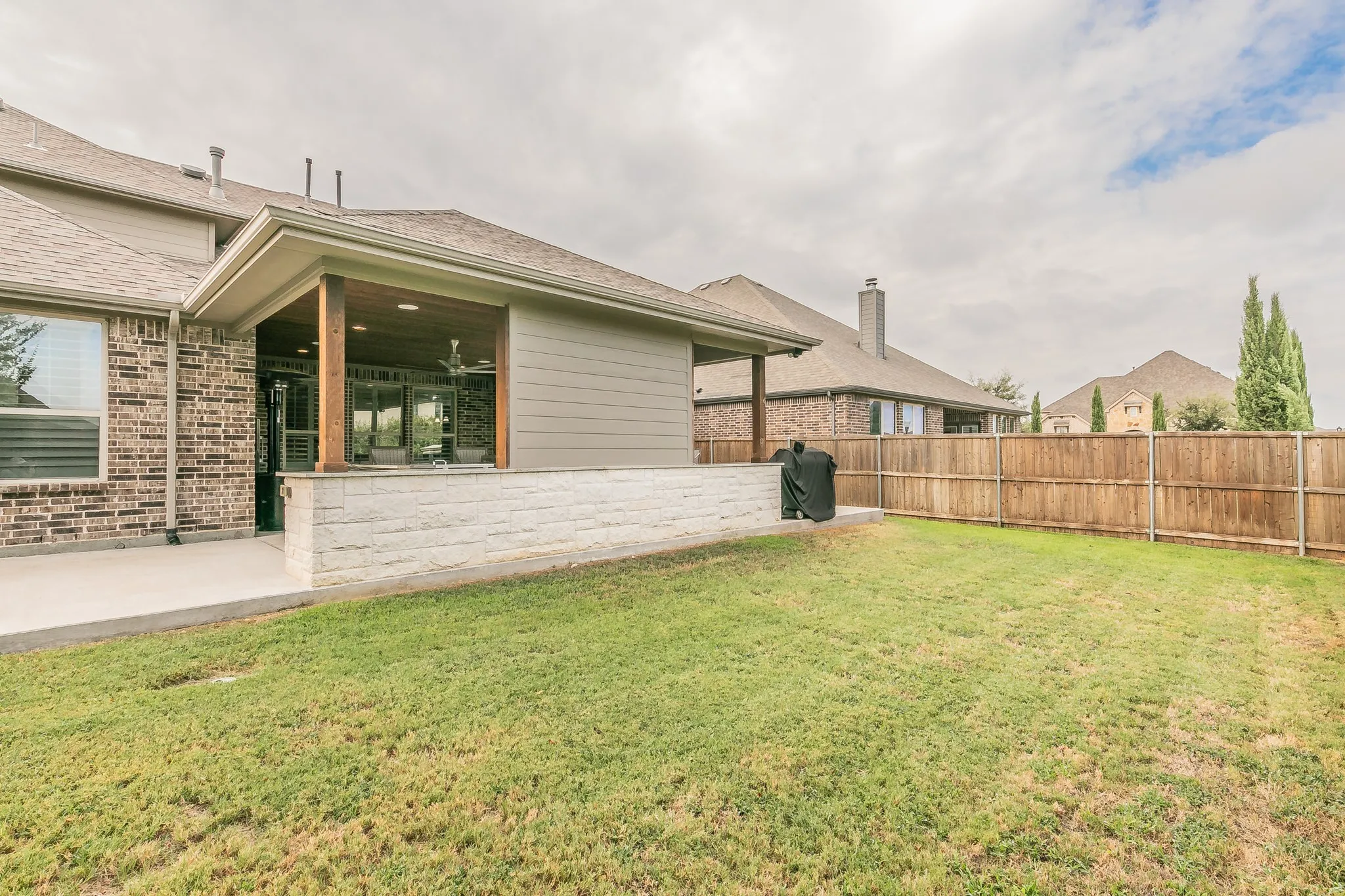 Single Family Residence For Sale in Tarrant County , 405 Marbrook Court, Fort Worth, Texas 76131, 5 Bedroom, 5 Bathroom, 3 Garage spaces, 3,838 Sqft, built in 2017, mls#21376722, Real Estate Agent in Fort Worth, Homes For Sale in Tarrant county, Homes For Sale in Fort Worth, Realtor in Fort Worth Texas, Real Estate Brokerage Independent Realty Texas, Luminita Cordes Realtor