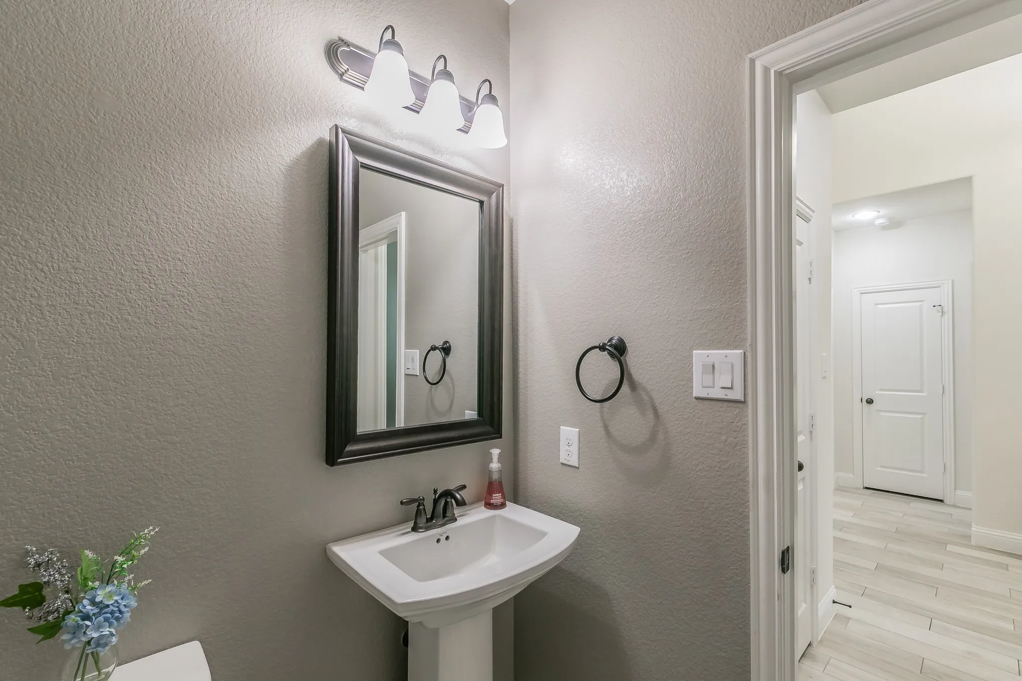 Single Family Residence For Sale in Tarrant County , 405 Marbrook Court, Fort Worth, Texas 76131, 5 Bedroom, 5 Bathroom, 3 Garage spaces, 3,838 Sqft, built in 2017, mls#21376722, Real Estate Agent in Fort Worth, Homes For Sale in Tarrant county, Homes For Sale in Fort Worth, Realtor in Fort Worth Texas, Real Estate Brokerage Independent Realty Texas, Luminita Cordes Realtor