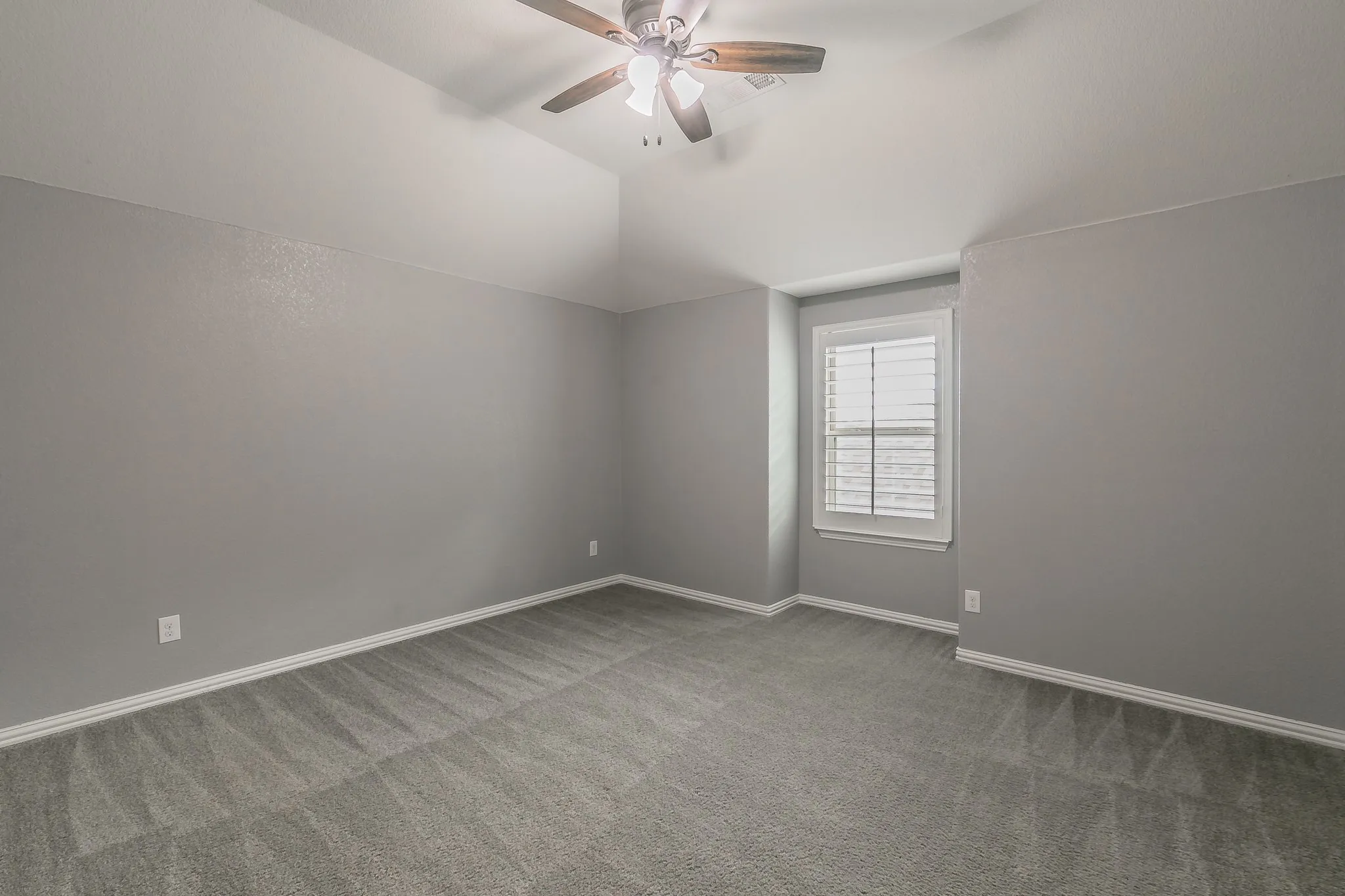 Single Family Residence For Sale in Tarrant County , 405 Marbrook Court, Fort Worth, Texas 76131, 5 Bedroom, 5 Bathroom, 3 Garage spaces, 3,838 Sqft, built in 2017, mls#21376722, Real Estate Agent in Fort Worth, Homes For Sale in Tarrant county, Homes For Sale in Fort Worth, Realtor in Fort Worth Texas, Real Estate Brokerage Independent Realty Texas, Luminita Cordes Realtor