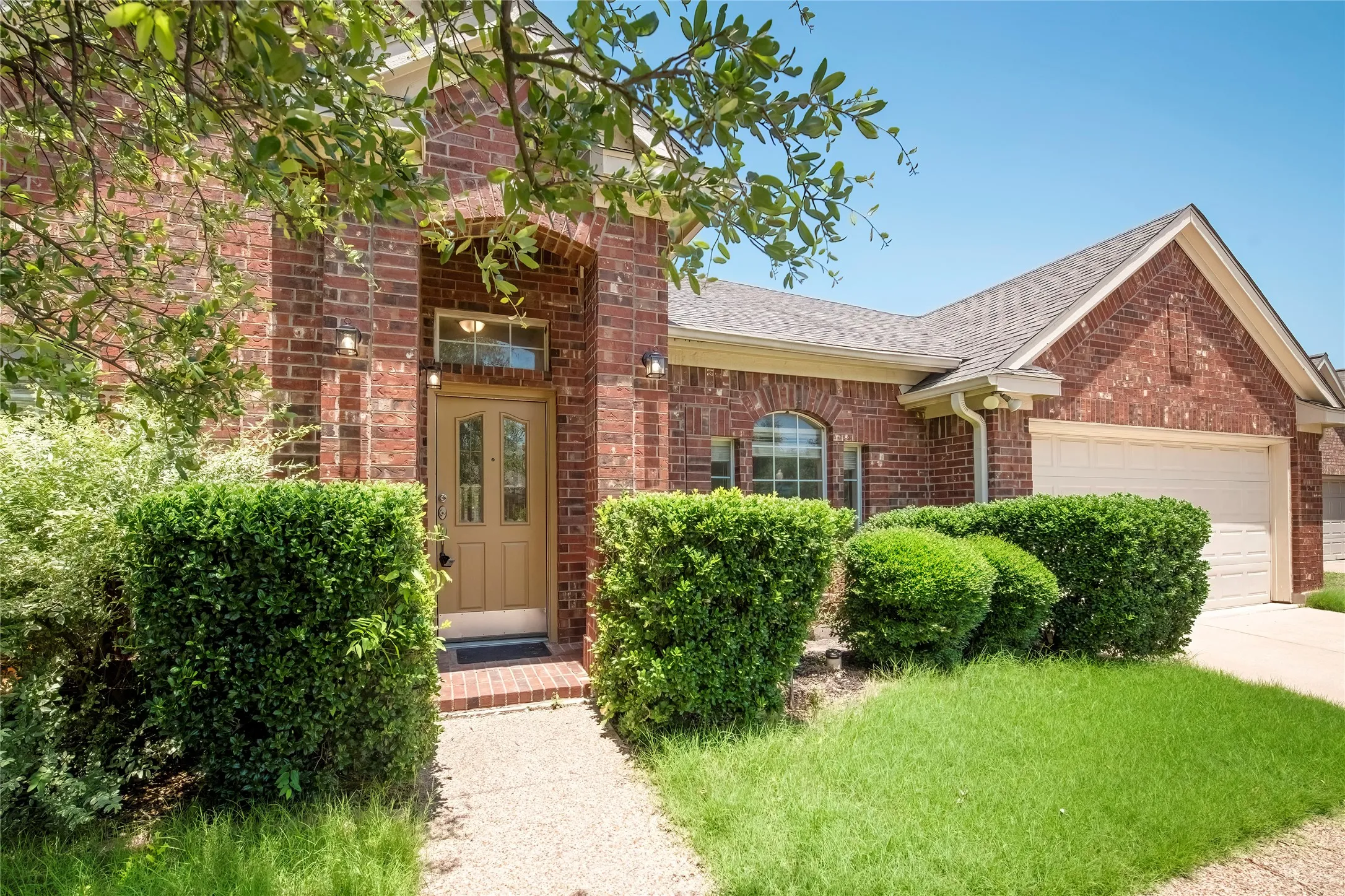 Single Family Residence For Rent in Collin County , 9906 Madison Drive, Frisco, Texas 75035, 4 Bedroom, 2 Bathroom, 2 Garage spaces, 2,040 Sqft, built in 2000, mls#21379332, Real Estate Agent in Frisco, Homes For Rent in Collin county, Homes For Rent in Frisco, Realtor in Frisco Texas, Real Estate Brokerage Independent Realty Texas, Luminita Cordes Realtor