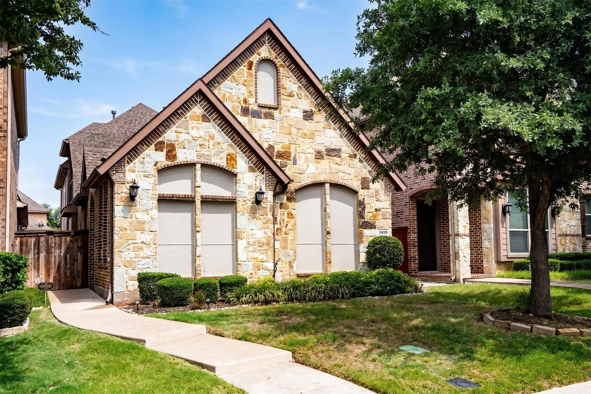 Single Family Residence For Rent in Denton County , 2459 Embleton Drive, Lewisville, Texas 75067, 3 Bedroom, 3 Bathroom, 2 Garage spaces, 2,258 Sqft, built in 2013, mls#21378231, Real Estate Agent in Lewisville, Homes For Rent in Denton county, Homes For Rent in Lewisville, Realtor in Lewisville Texas, Real Estate Brokerage Independent Realty Texas, Luminita Cordes Realtor