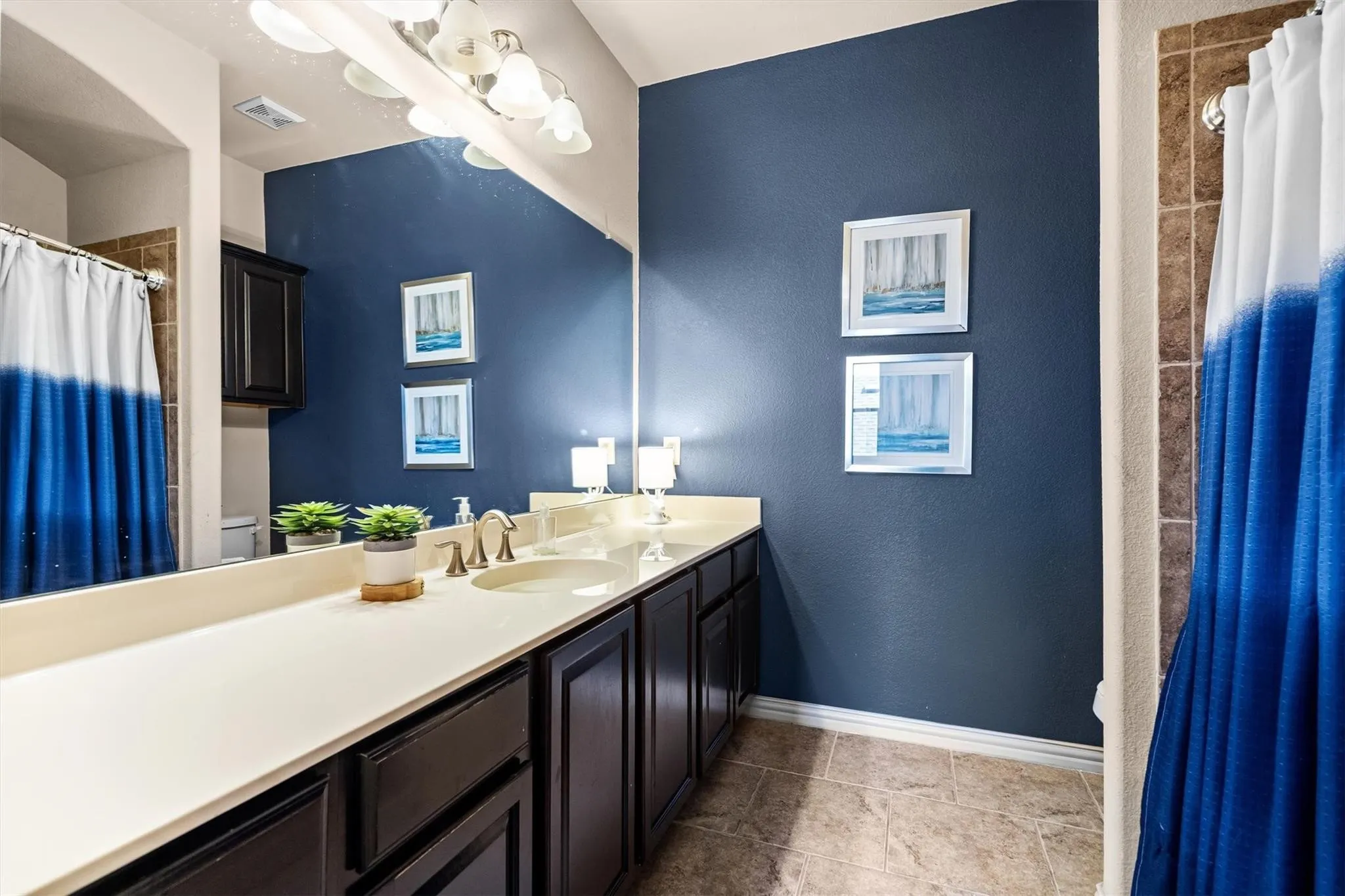 Single Family Residence For Rent in Denton County , 2459 Embleton Drive, Lewisville, Texas 75067, 3 Bedroom, 3 Bathroom, 2 Garage spaces, 2,258 Sqft, built in 2013, mls#21378231, Real Estate Agent in Lewisville, Homes For Rent in Denton county, Homes For Rent in Lewisville, Realtor in Lewisville Texas, Real Estate Brokerage Independent Realty Texas, Luminita Cordes Realtor