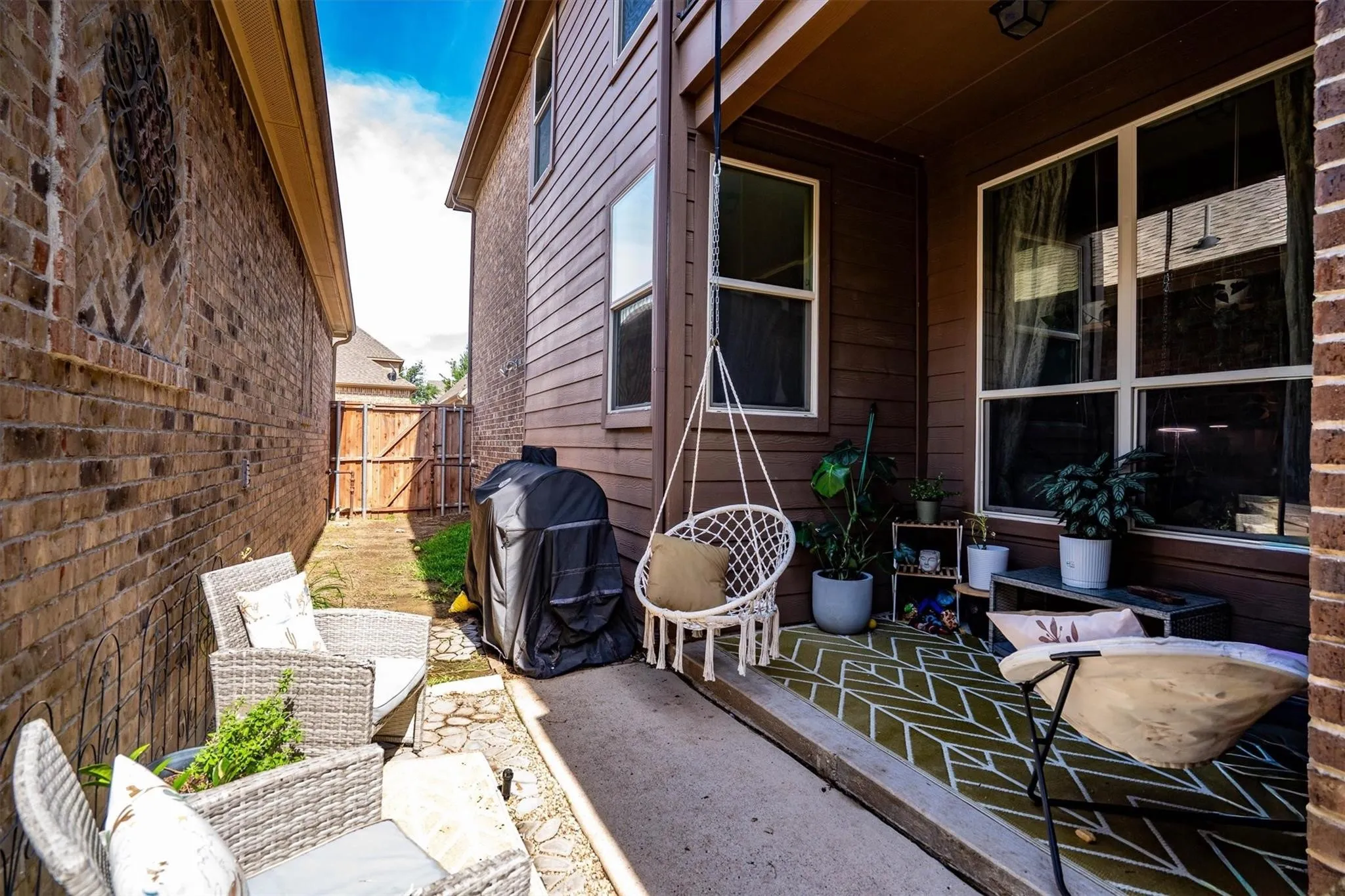 Single Family Residence For Rent in Denton County , 2459 Embleton Drive, Lewisville, Texas 75067, 3 Bedroom, 3 Bathroom, 2 Garage spaces, 2,258 Sqft, built in 2013, mls#21378231, Real Estate Agent in Lewisville, Homes For Rent in Denton county, Homes For Rent in Lewisville, Realtor in Lewisville Texas, Real Estate Brokerage Independent Realty Texas, Luminita Cordes Realtor